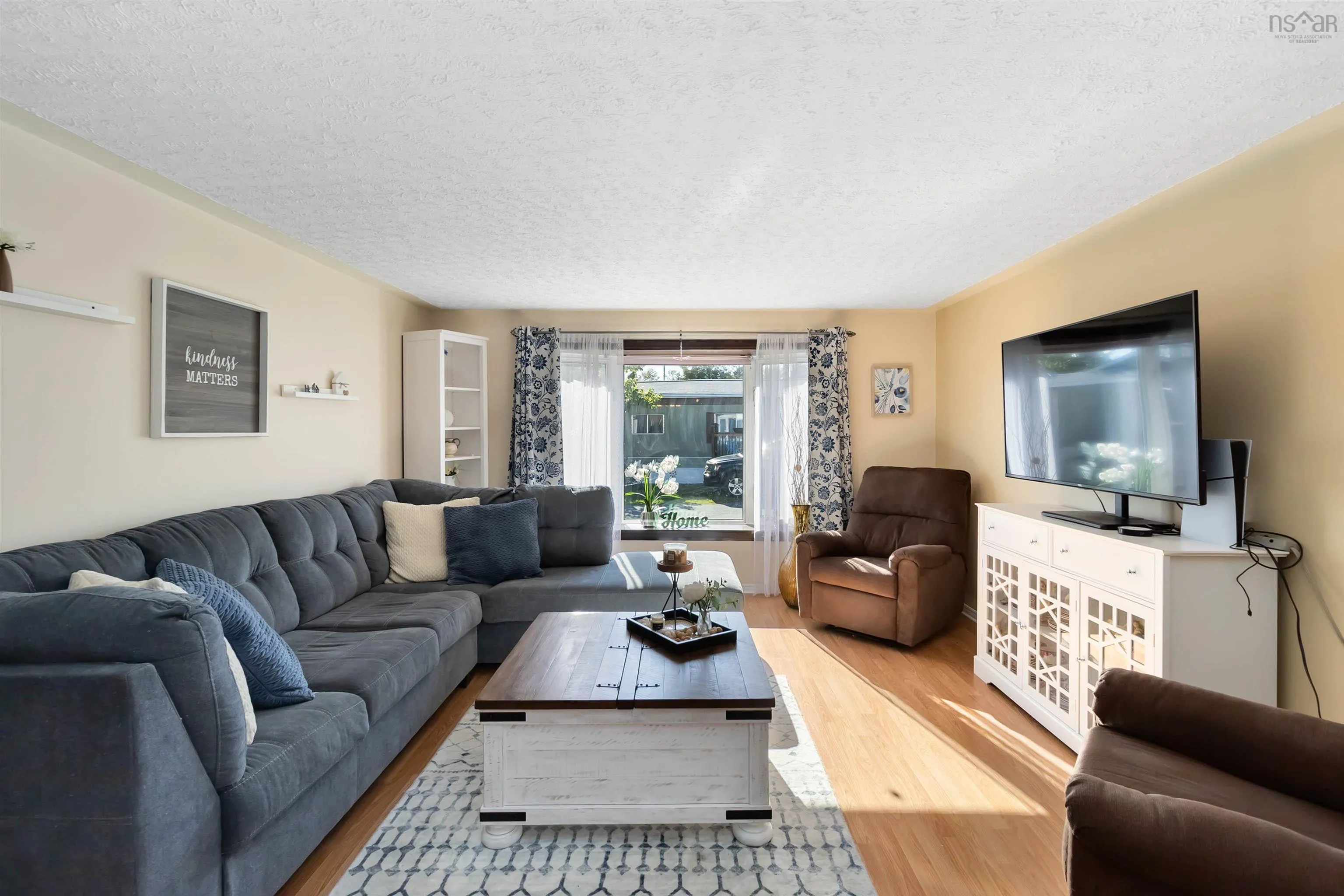 15 Florence Avenue, Dartmouth, NS B2Y 2A4, 2 Bedrooms Bedrooms, ,1 BathroomBathrooms,Residential,For Sale,Avenue,202524264