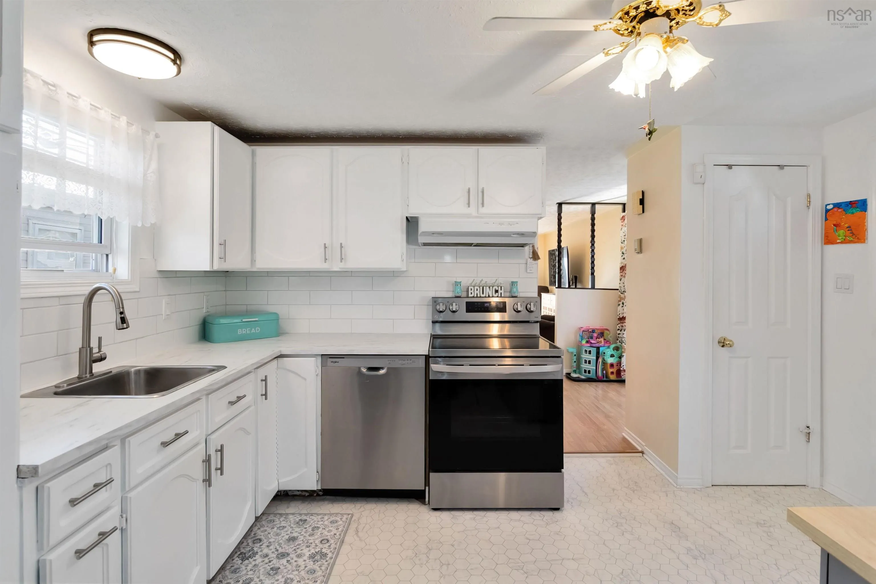 15 Florence Avenue, Dartmouth, NS B2Y 2A4, 2 Bedrooms Bedrooms, ,1 BathroomBathrooms,Residential,For Sale,Avenue,202524264