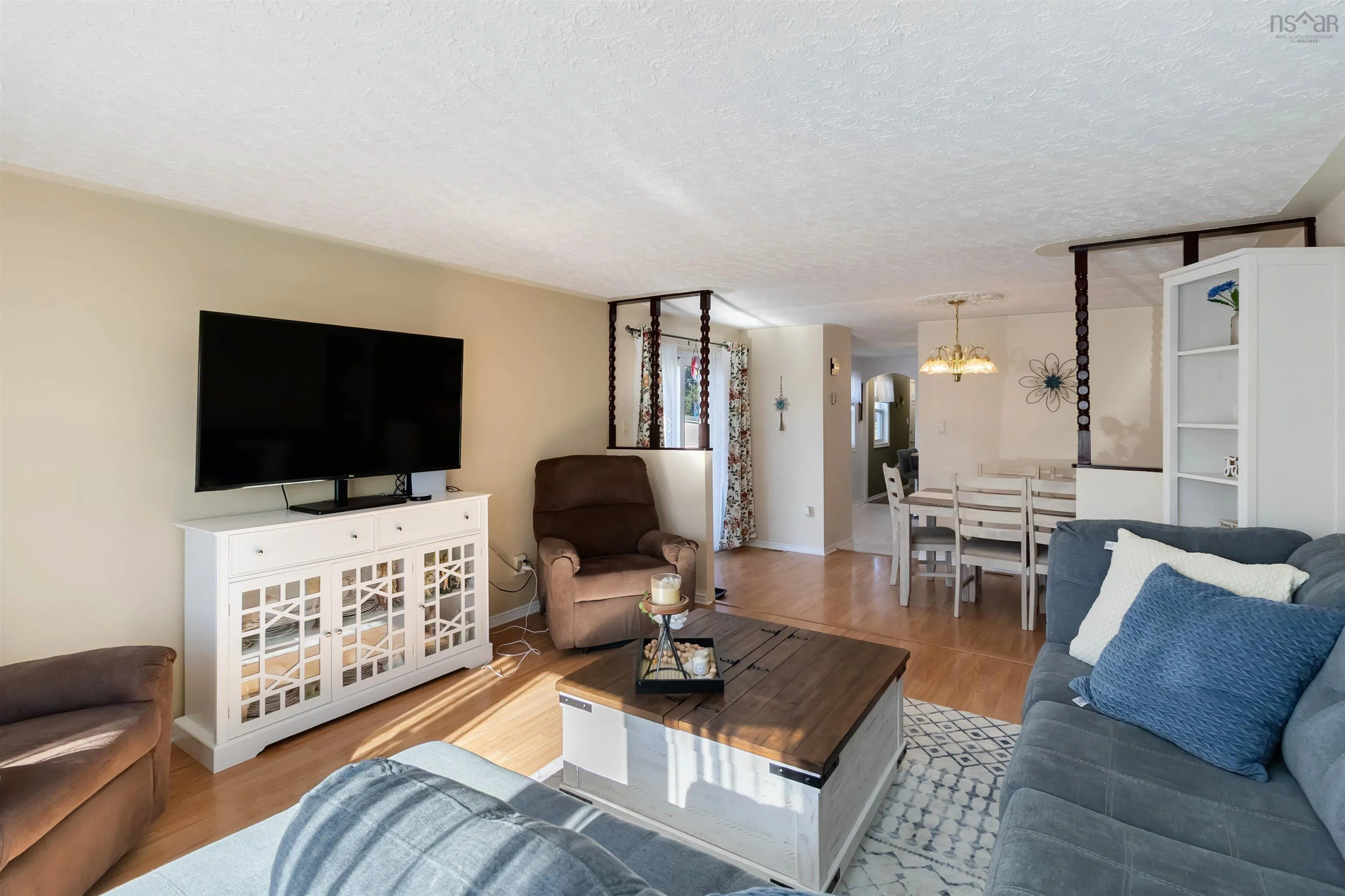 15 Florence Avenue, Dartmouth, NS B2Y 2A4, 2 Bedrooms Bedrooms, ,1 BathroomBathrooms,Residential,For Sale,Avenue,202524264