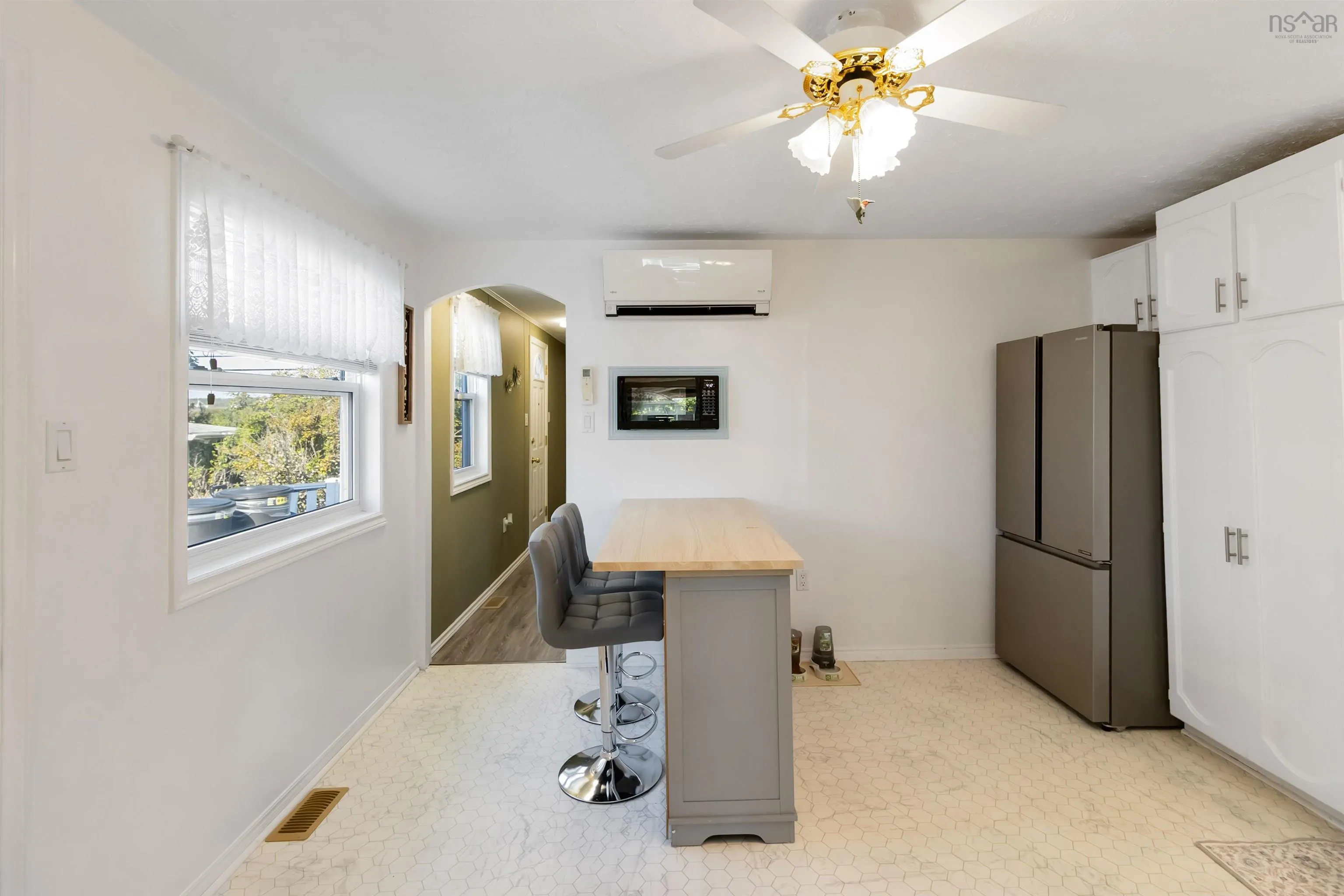 15 Florence Avenue, Dartmouth, NS B2Y 2A4, 2 Bedrooms Bedrooms, ,1 BathroomBathrooms,Residential,For Sale,Avenue,202524264