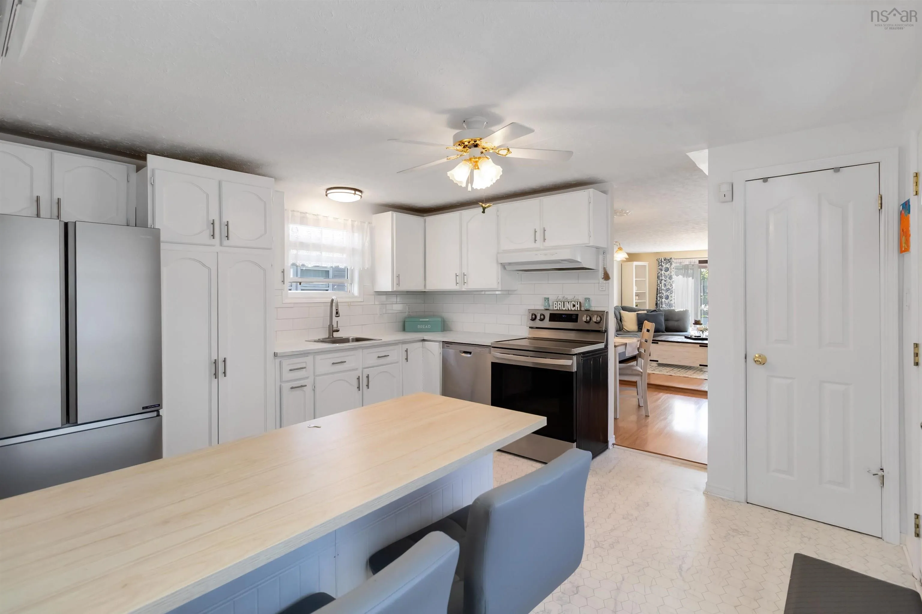 15 Florence Avenue, Dartmouth, NS B2Y 2A4, 2 Bedrooms Bedrooms, ,1 BathroomBathrooms,Residential,For Sale,Avenue,202524264