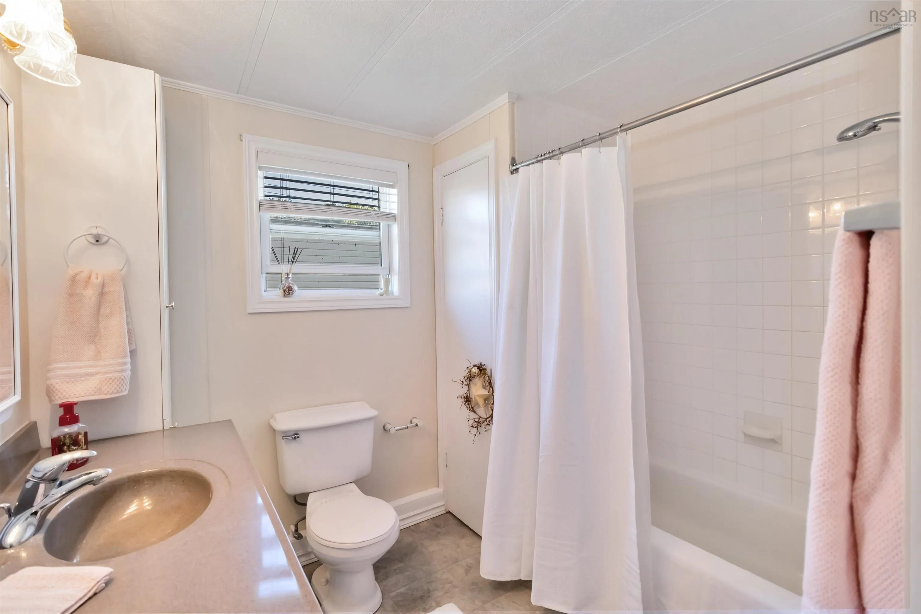 15 Florence Avenue, Dartmouth, NS B2Y 2A4, 2 Bedrooms Bedrooms, ,1 BathroomBathrooms,Residential,For Sale,Avenue,202524264