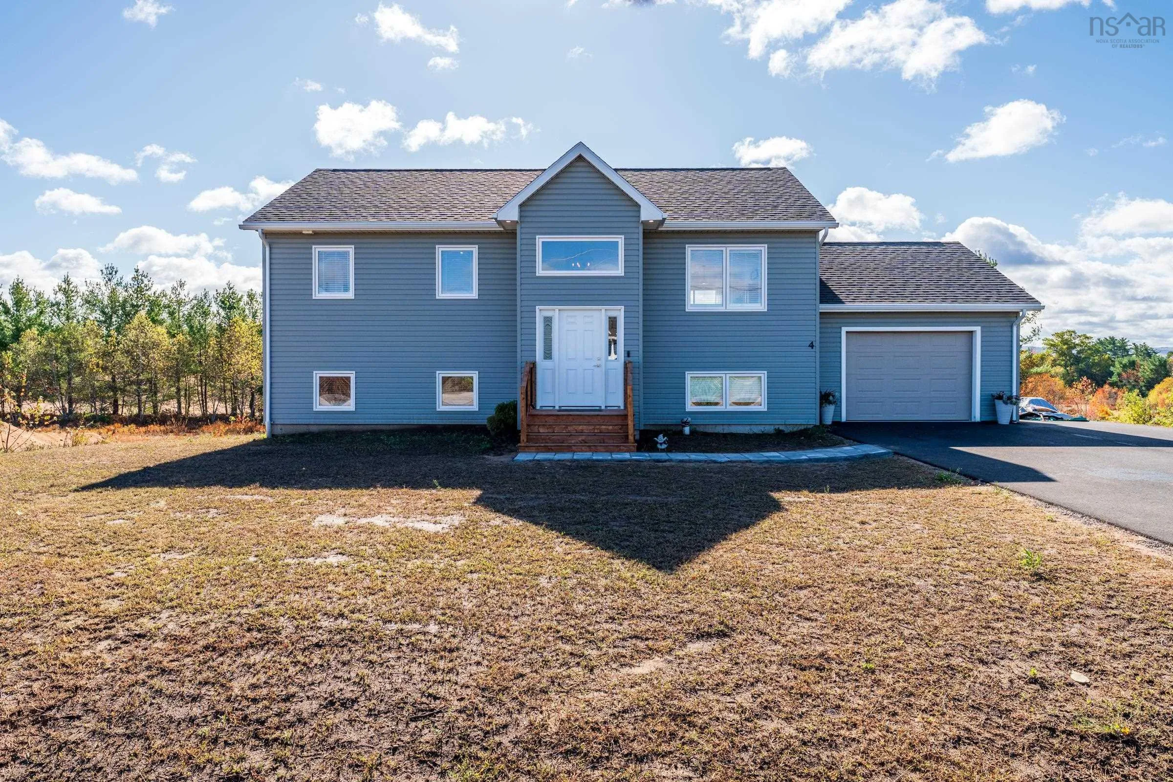 4 Acorn Lane, Kingston, NS B0P 1R0, 5 Bedrooms Bedrooms, ,2 BathroomsBathrooms,Residential,For Sale,Acorn,202525598