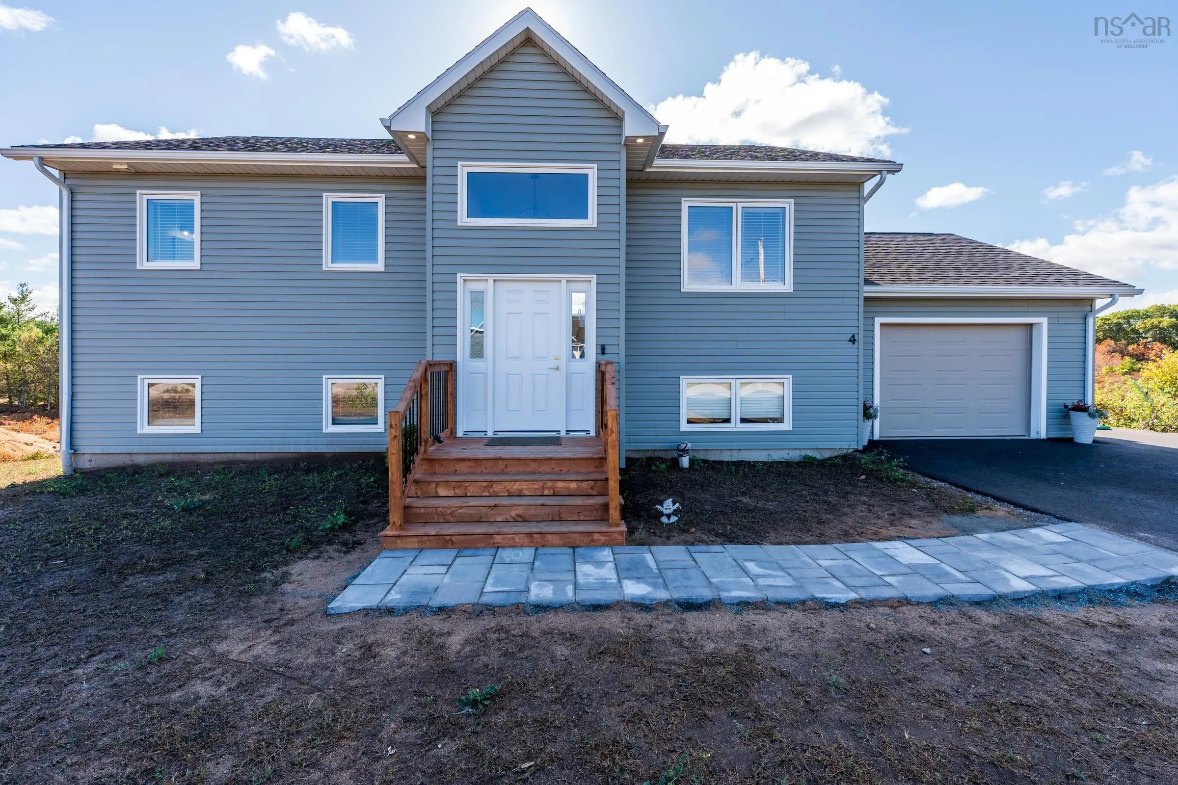 4 Acorn Lane, Kingston, NS B0P 1R0, 5 Bedrooms Bedrooms, ,2 BathroomsBathrooms,Residential,For Sale,Acorn,202525598