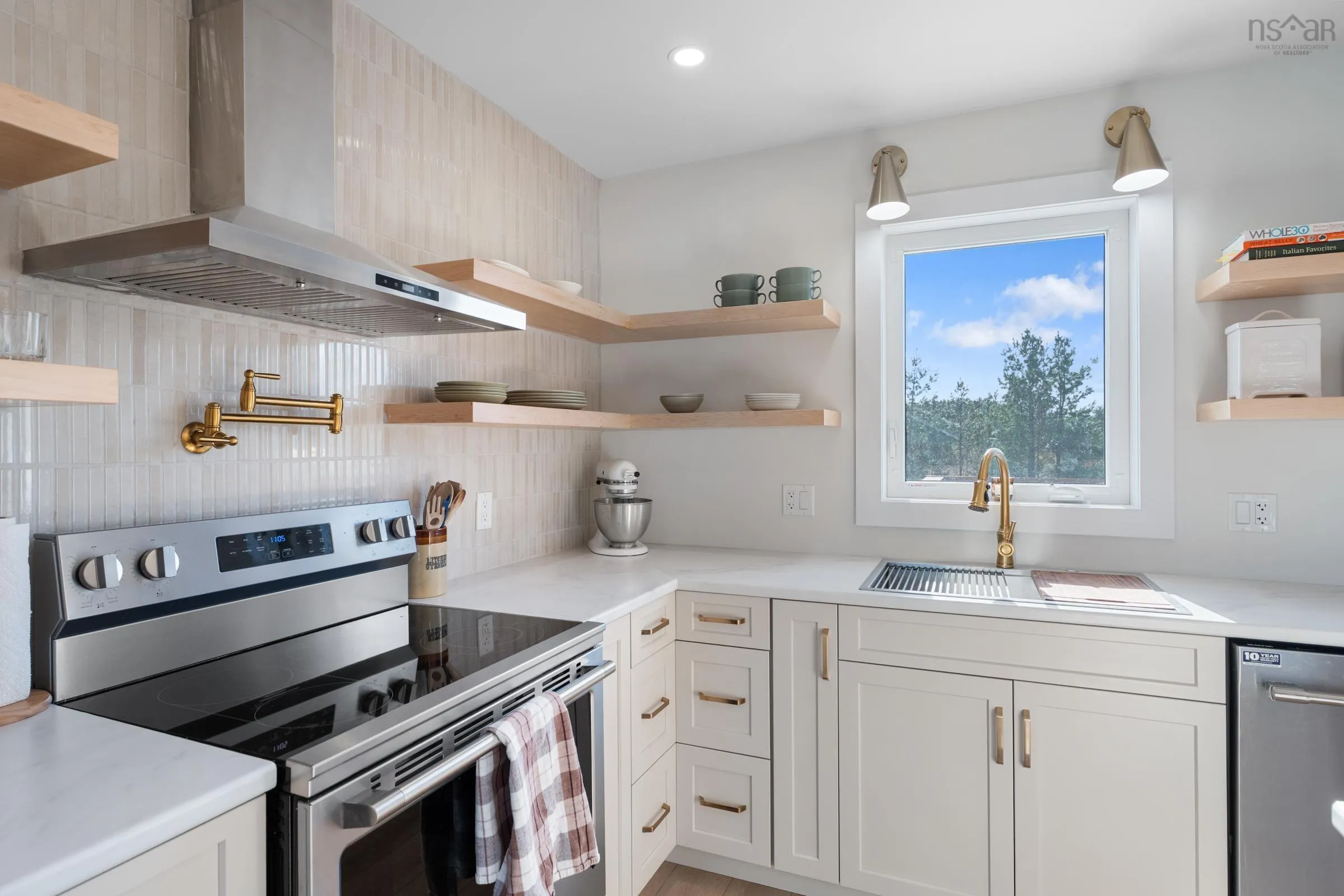 4 Acorn Lane, Kingston, NS B0P 1R0, 5 Bedrooms Bedrooms, ,2 BathroomsBathrooms,Residential,For Sale,Acorn,202525598
