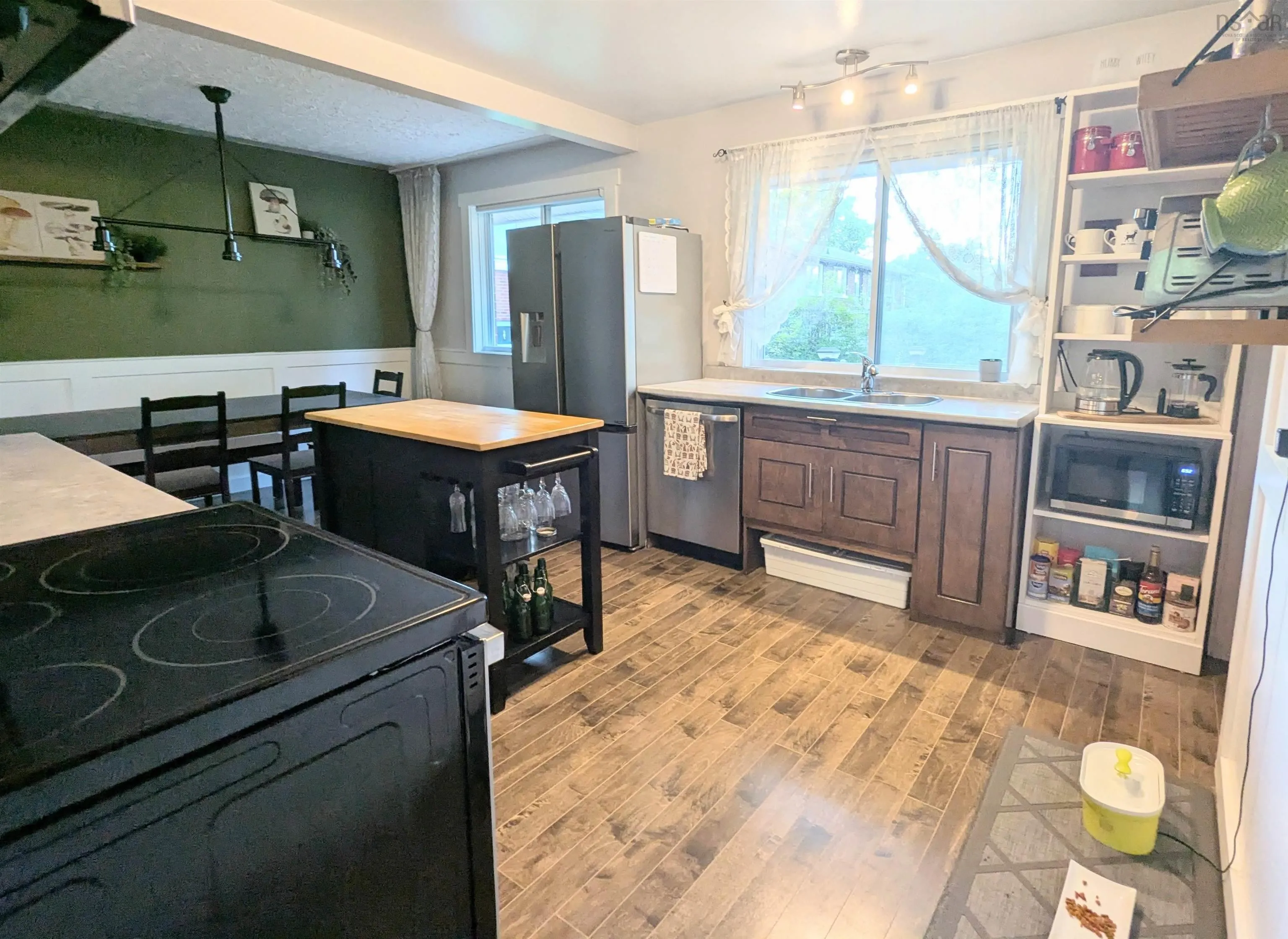 7 Muriel Avenue, Dartmouth, NS B2W 2E4, 3 Bedrooms Bedrooms, ,2 BathroomsBathrooms,Residential,For Sale,Muriel,202523165