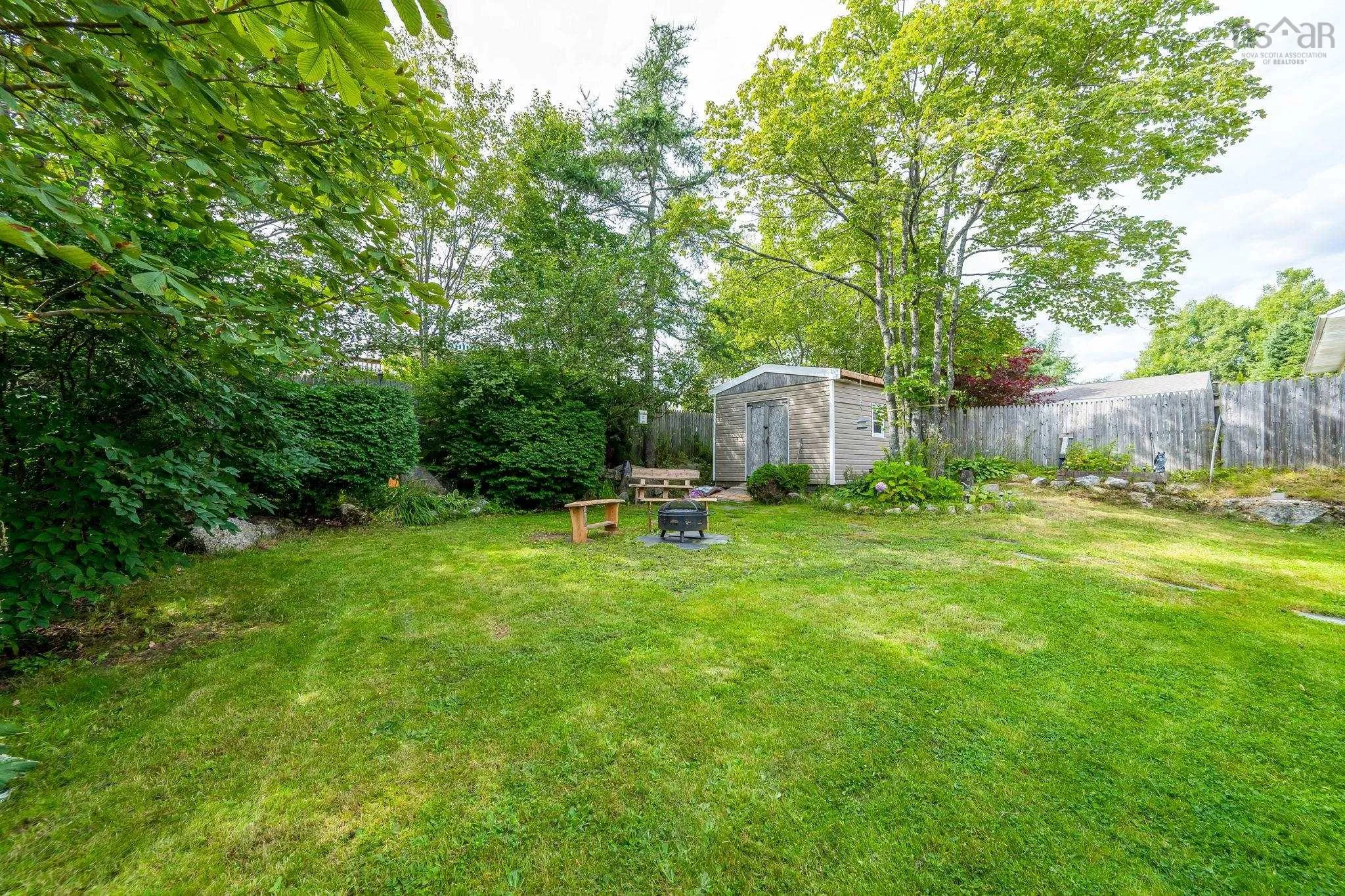 30 Lakeside Drive, Lakeside, NS B3T 1A9, 3 Bedrooms Bedrooms, ,2 BathroomsBathrooms,Residential,For Sale,Lakeside,202523723