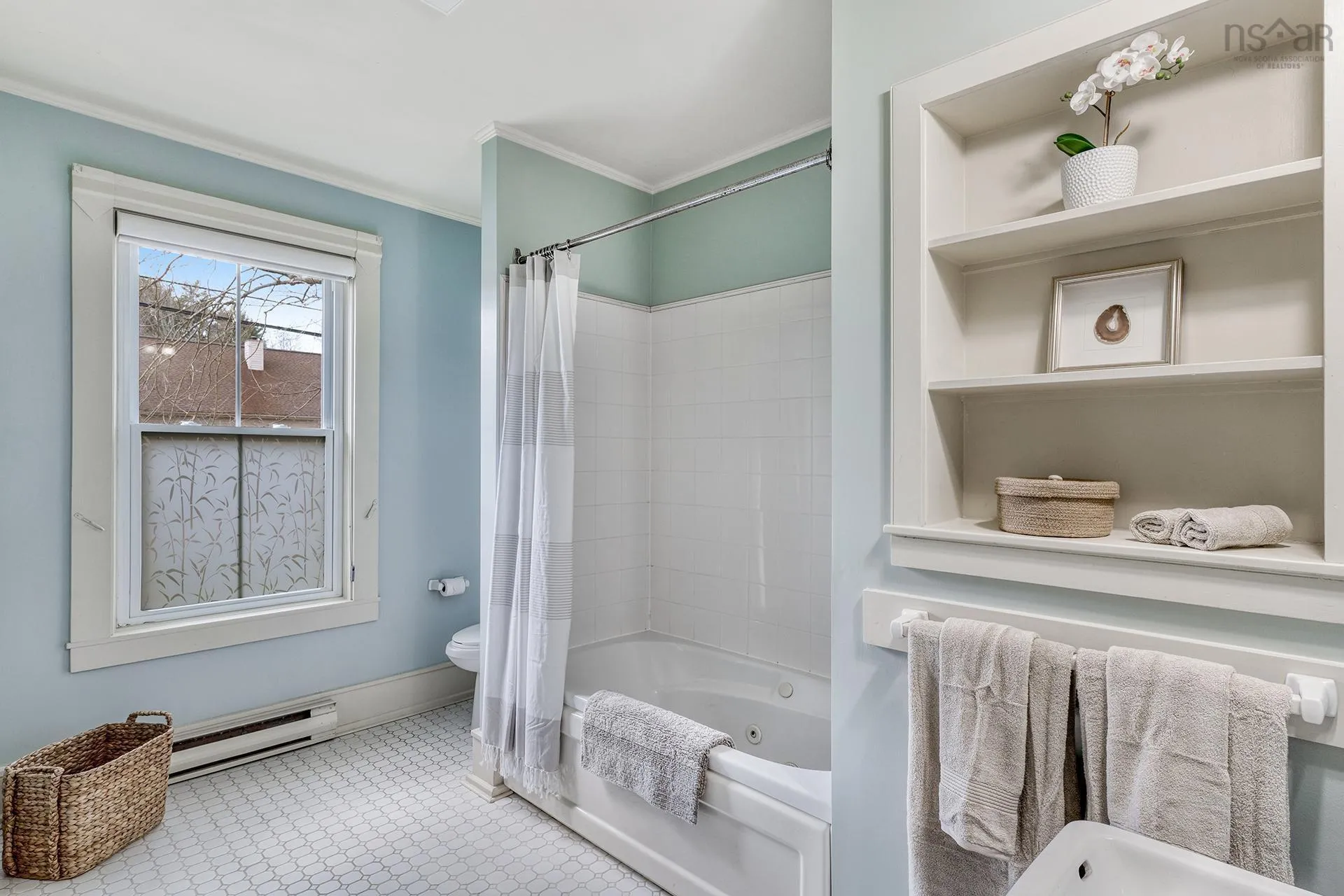 389 Main Street, Mahone Bay Ns B0j 2e0, 5 Bedrooms Bedrooms, ,7 BathroomsBathrooms,Residential,For Sale,Main,202410972