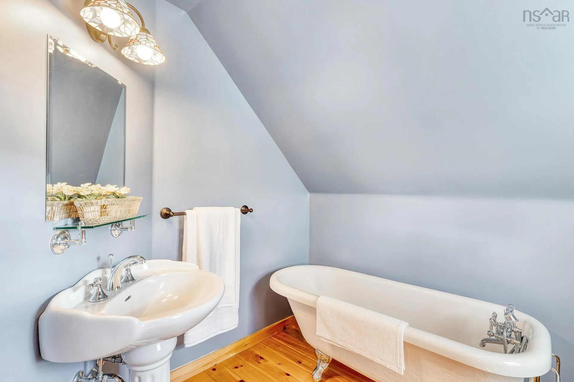 389 Main Street, Mahone Bay Ns B0j 2e0, 5 Bedrooms Bedrooms, ,7 BathroomsBathrooms,Residential,For Sale,Main,202410972