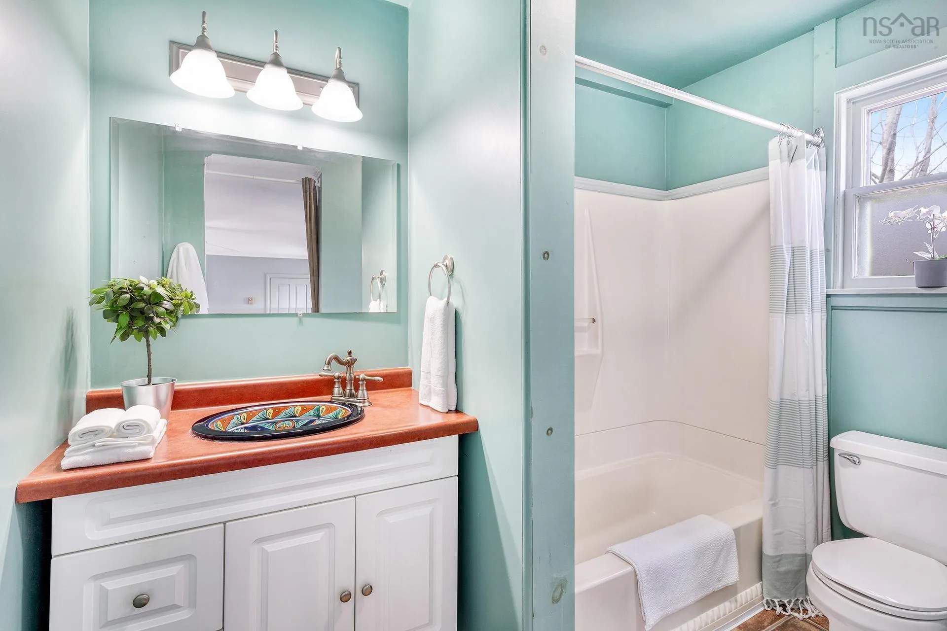 389 Main Street, Mahone Bay Ns B0j 2e0, 5 Bedrooms Bedrooms, ,7 BathroomsBathrooms,Residential,For Sale,Main,202410972