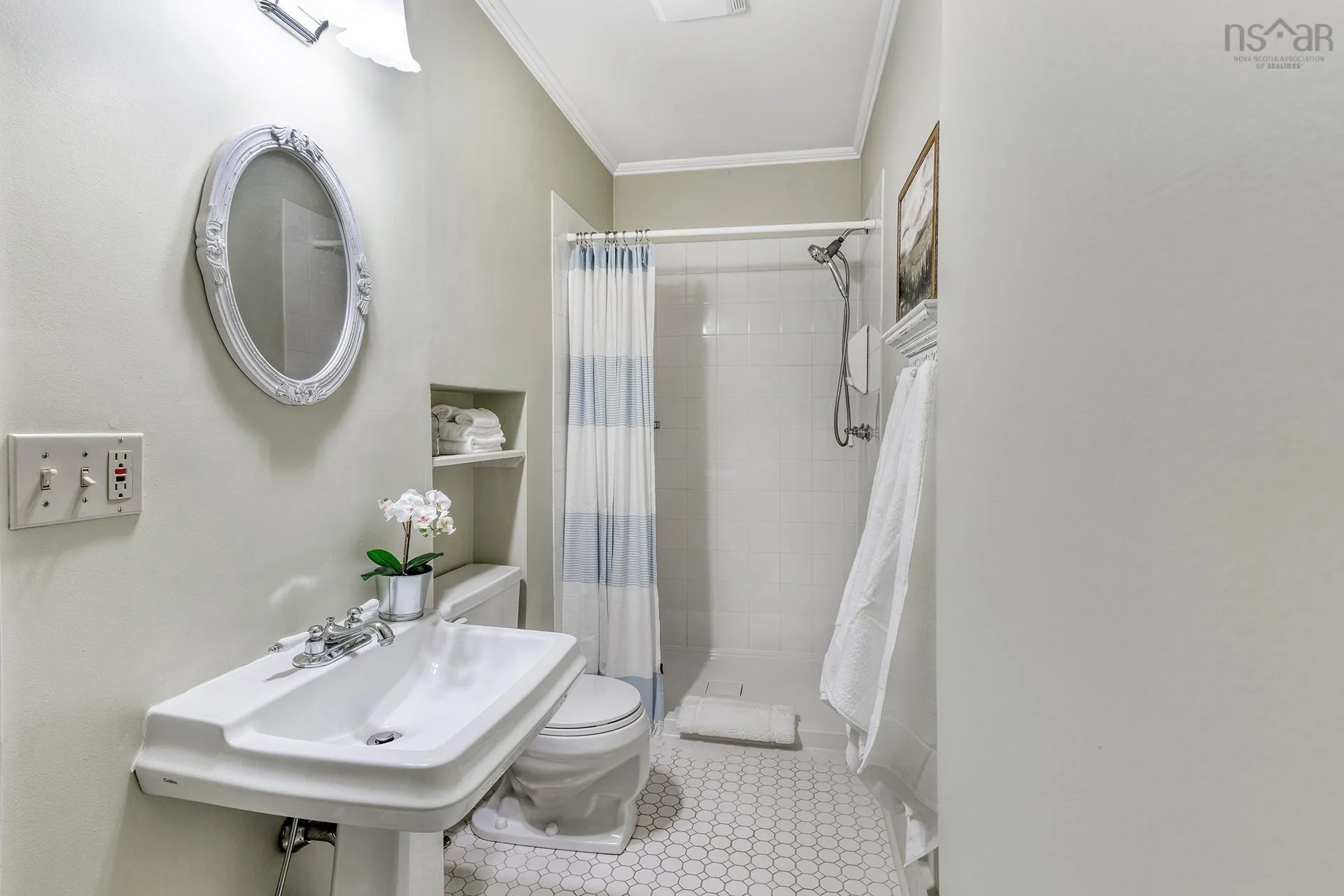 389 Main Street, Mahone Bay Ns B0j 2e0, 5 Bedrooms Bedrooms, ,7 BathroomsBathrooms,Residential,For Sale,Main,202410972