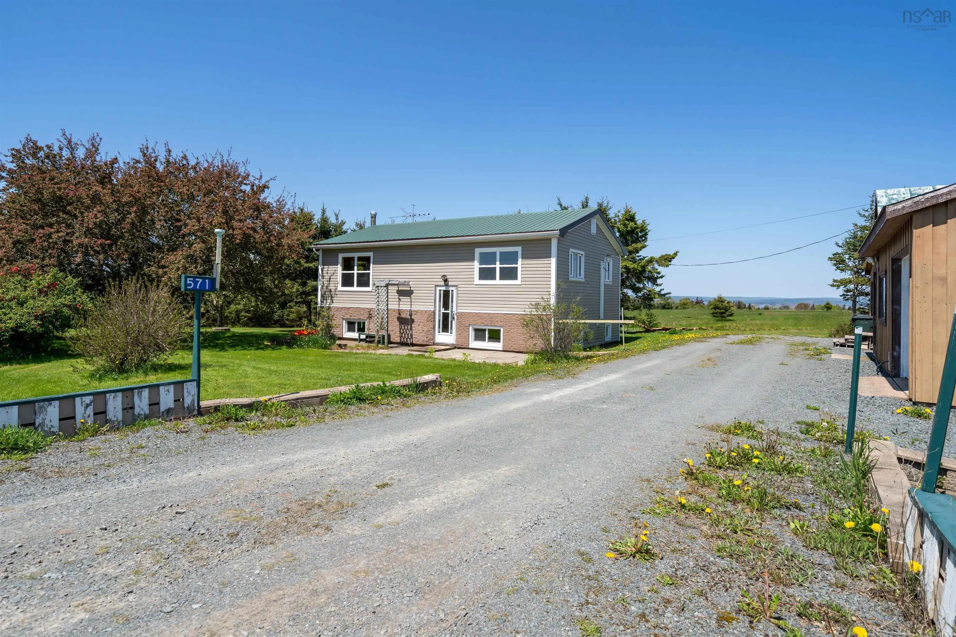 571 Burntcoat Road, Burntcoat, NS B0N 1T0, 4 Bedrooms Bedrooms, ,2 BathroomsBathrooms,Residential,For Sale,Burntcoat,202513129