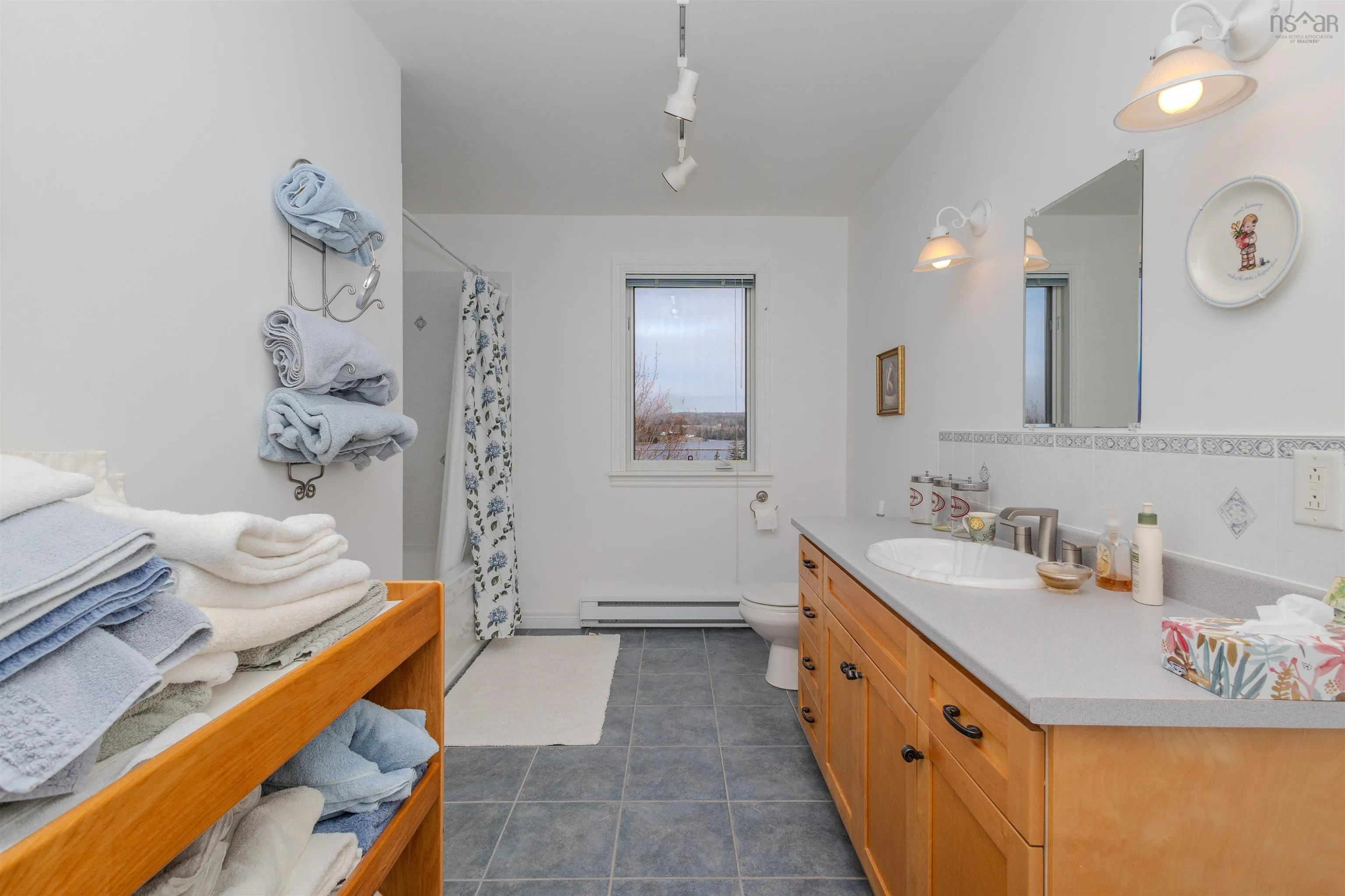 70 Tweednooge Place, East Bay, NS B1J 1M6, 4 Bedrooms Bedrooms, ,3 BathroomsBathrooms,Residential,For Sale,Tweednooge,202517739