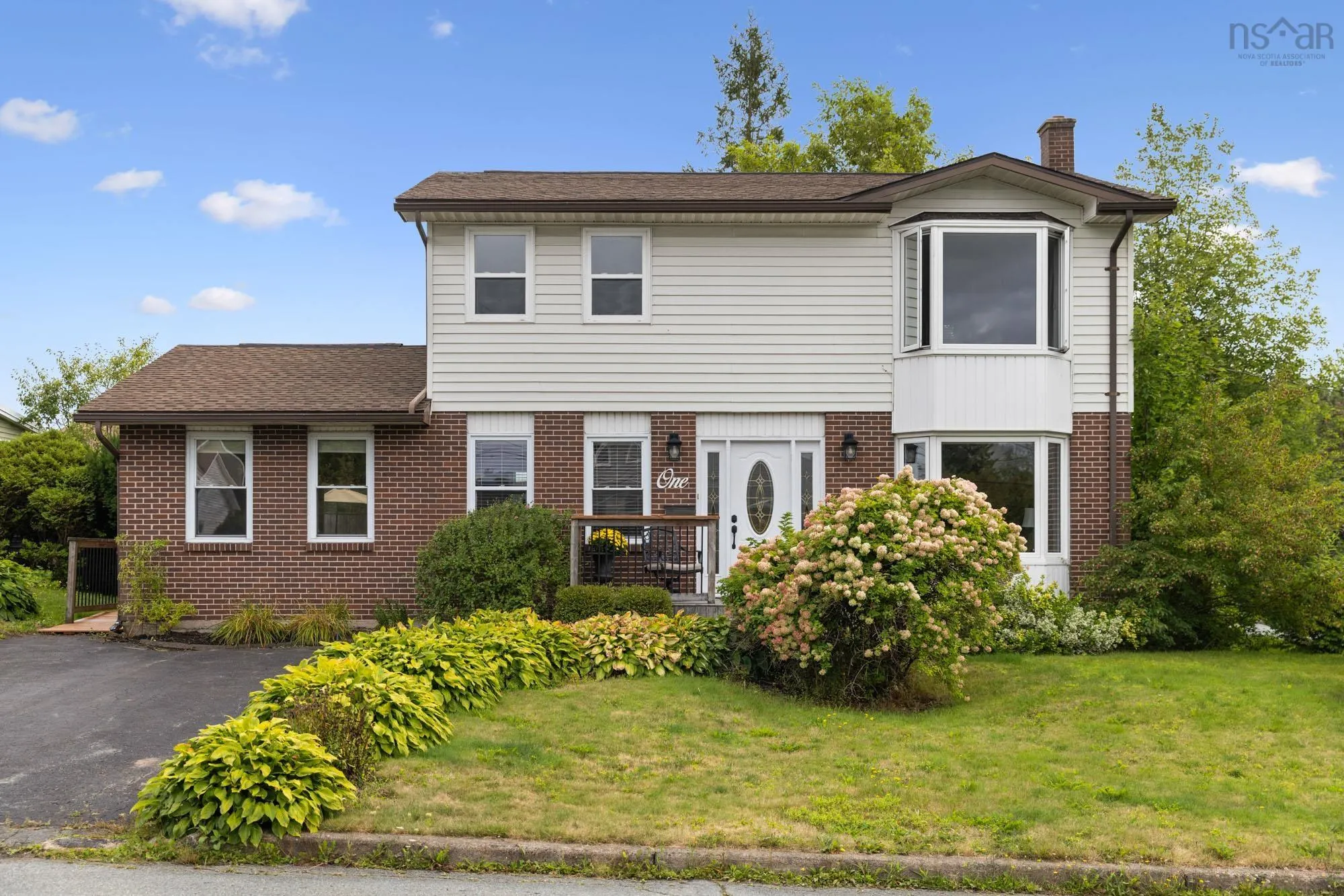 1 Hampshire Way, Cole Harbour, NS B2V 2A3, 3 Bedrooms Bedrooms, ,3 BathroomsBathrooms,Residential,For Sale,Hampshire,202523170