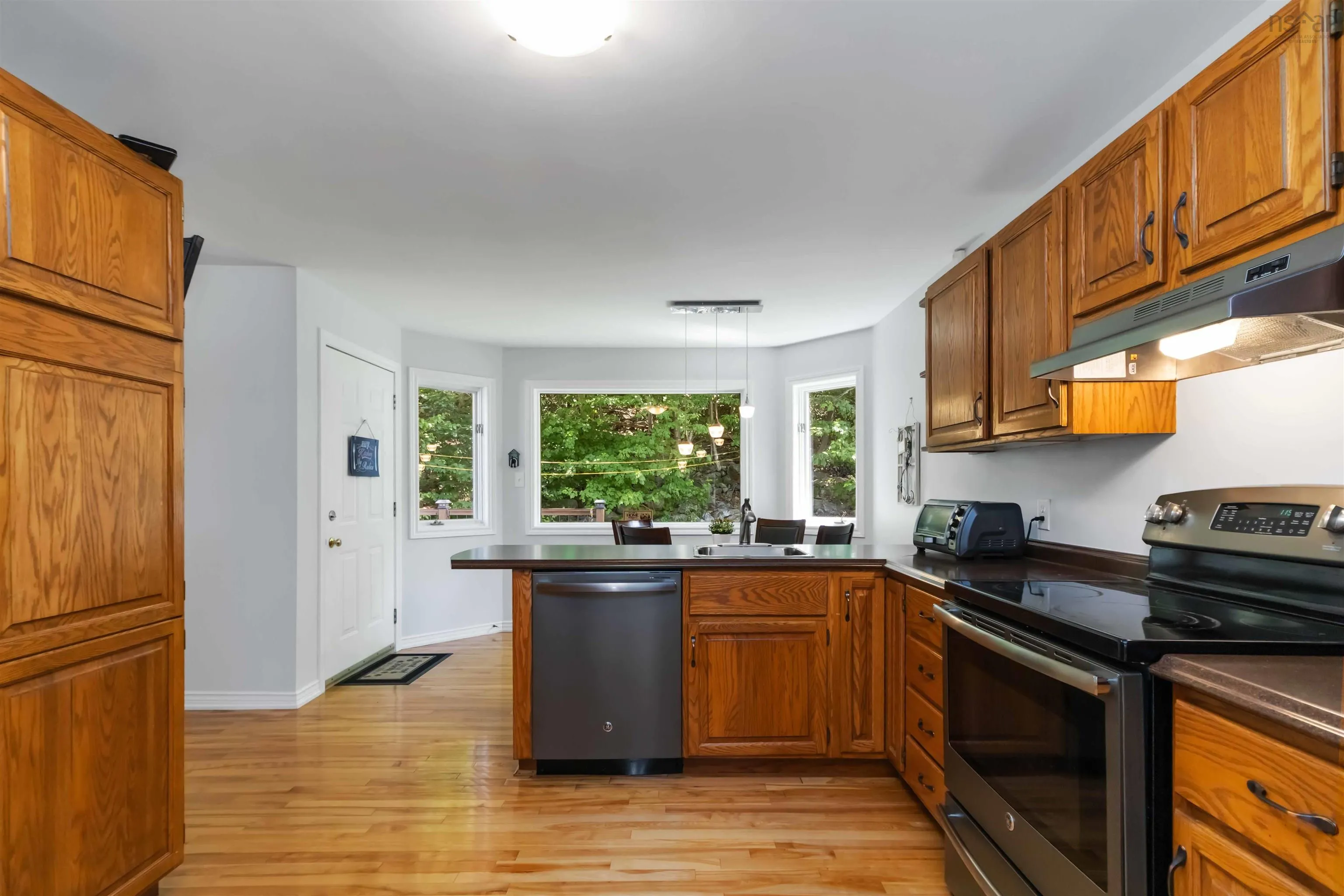 42 P Thomas Drive, Dartmouth, NS B2W 6A1, 5 Bedrooms Bedrooms, ,3 BathroomsBathrooms,Residential,For Sale,P Thomas,202520999