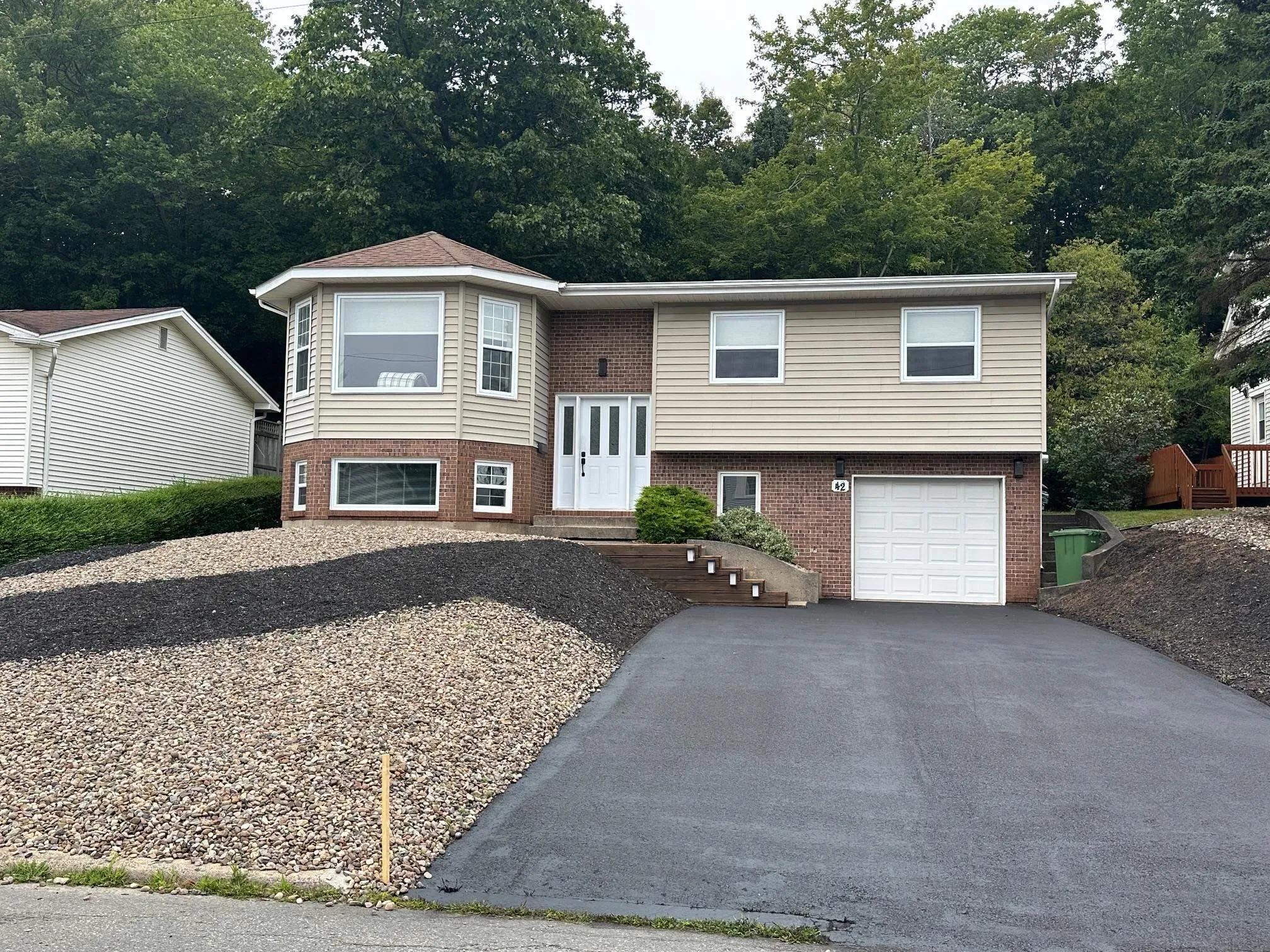 42 P Thomas Drive, Dartmouth, NS B2W 6A1, 5 Bedrooms Bedrooms, ,3 BathroomsBathrooms,Residential,For Sale,P Thomas,202520999