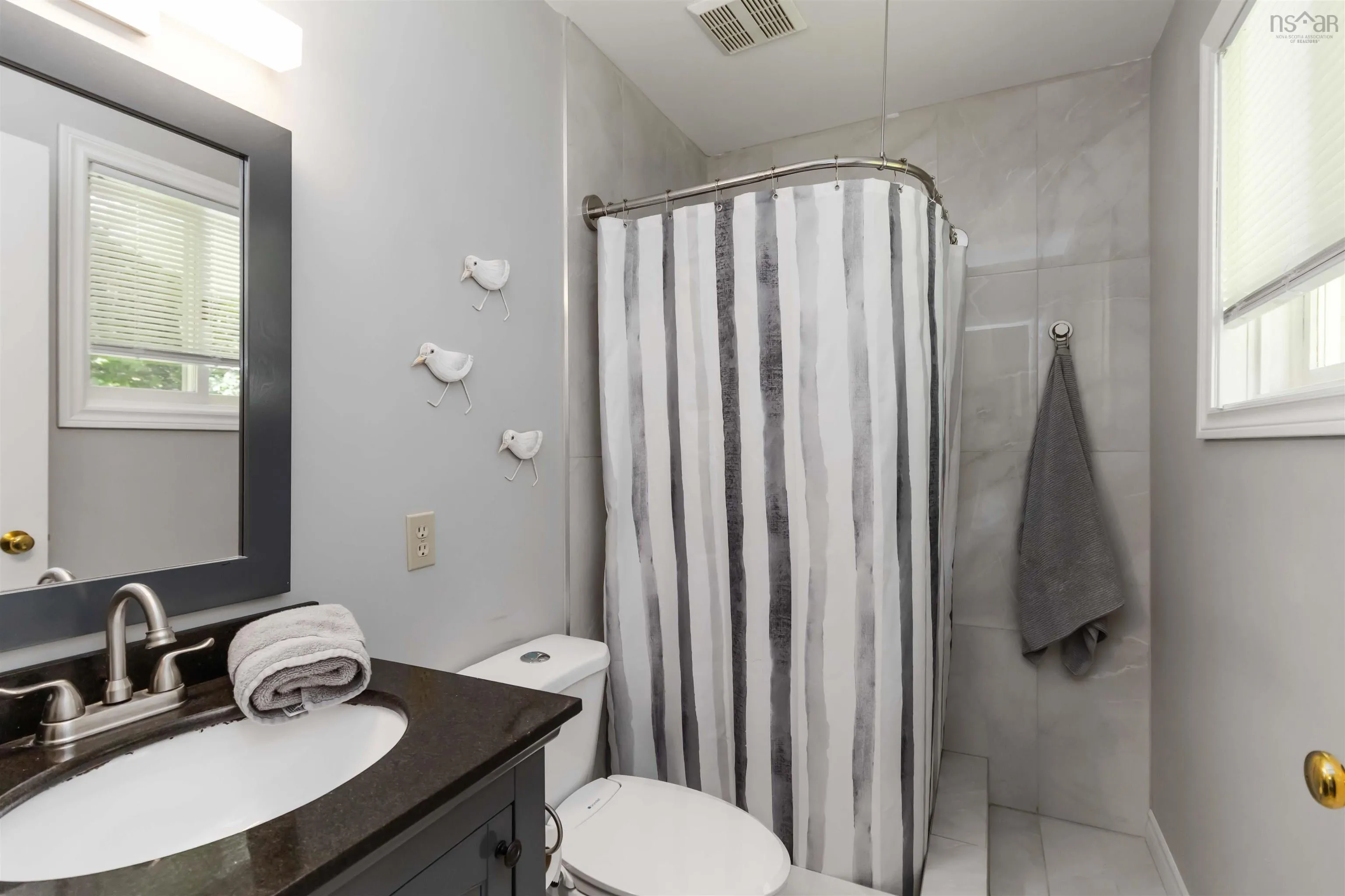 42 P Thomas Drive, Dartmouth, NS B2W 6A1, 5 Bedrooms Bedrooms, ,3 BathroomsBathrooms,Residential,For Sale,P Thomas,202520999