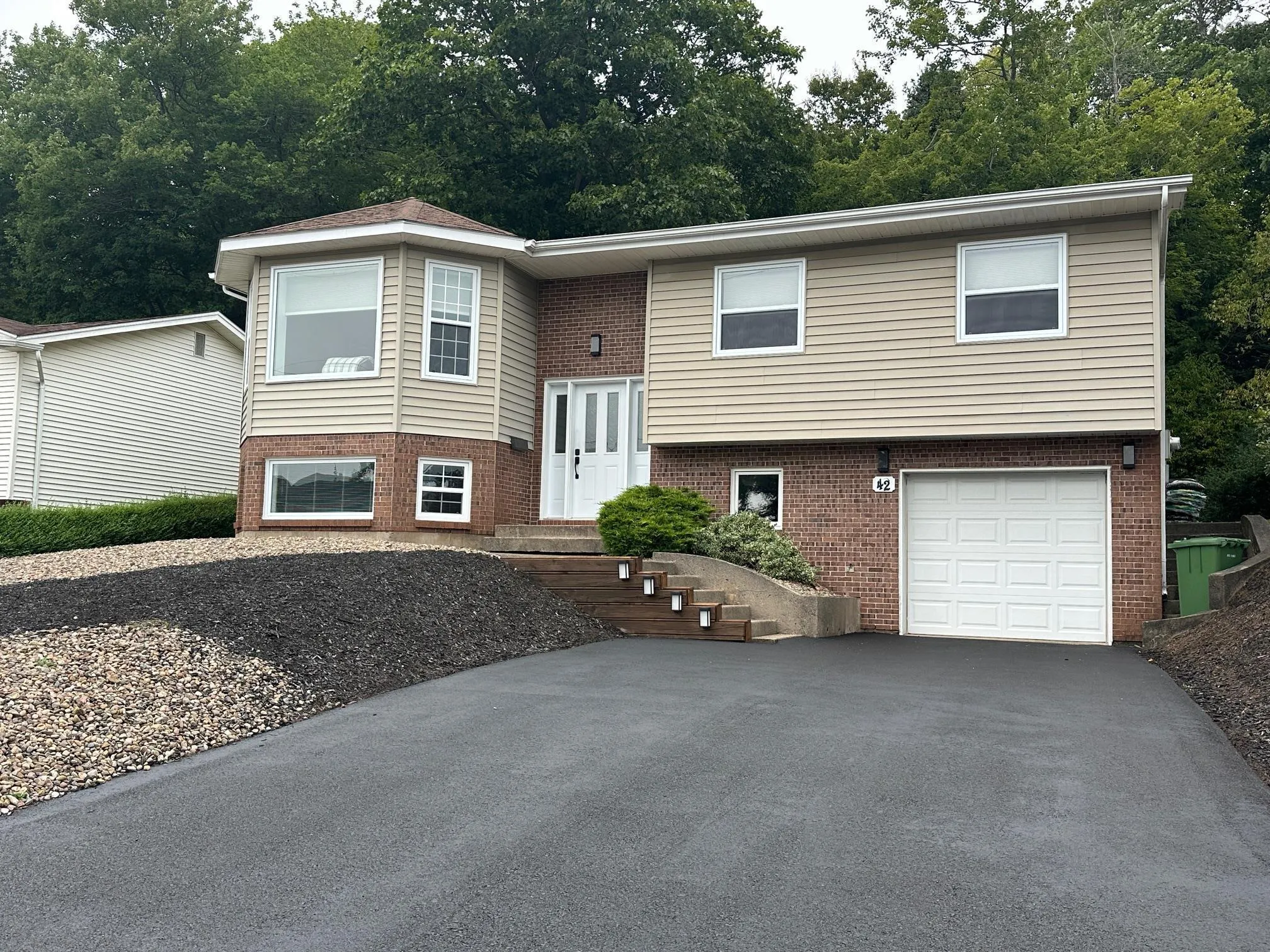 42 P Thomas Drive, Dartmouth, NS B2W 6A1, 5 Bedrooms Bedrooms, ,3 BathroomsBathrooms,Residential,For Sale,P Thomas,202520999