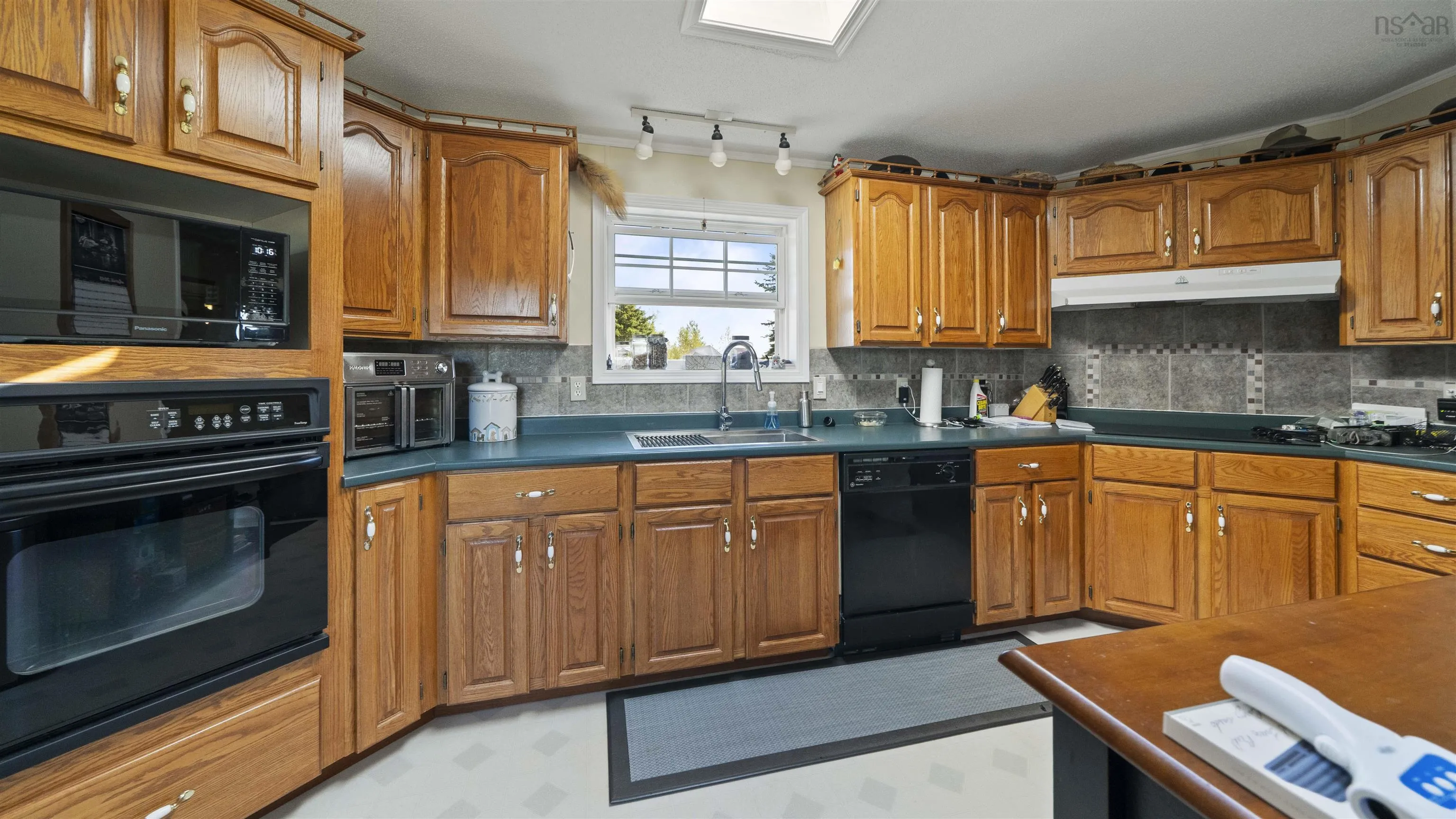 402 Johnson Road, Coldstream, NS B0N 2J0, 3 Bedrooms Bedrooms, ,2 BathroomsBathrooms,Residential,For Sale,Johnson,202521792