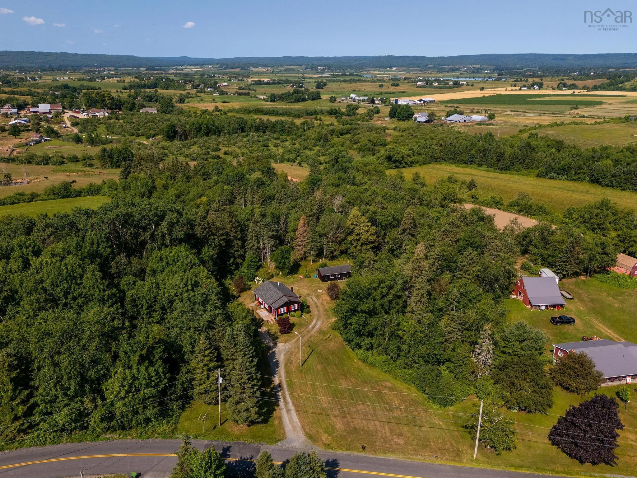 180 Dill Road, Windsor, NS B0N 2T0, 2 Bedrooms Bedrooms, ,2 BathroomsBathrooms,Residential,For Sale,Dill,202518707