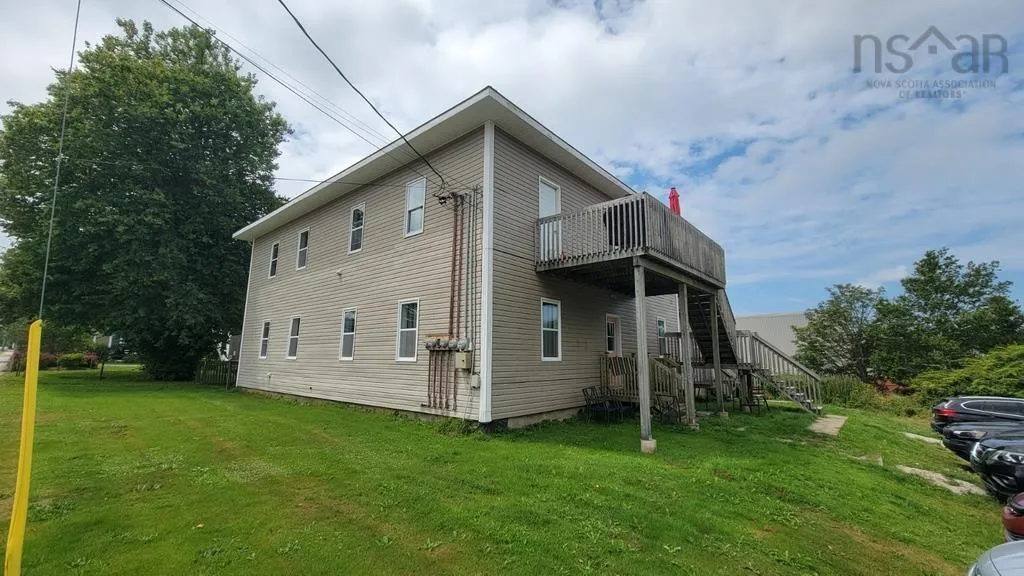 578-582 Main Street, Yarmouth, NS B5A 1J4, 9 Bedrooms Bedrooms, ,Residential Income,For Sale,Main,202519576