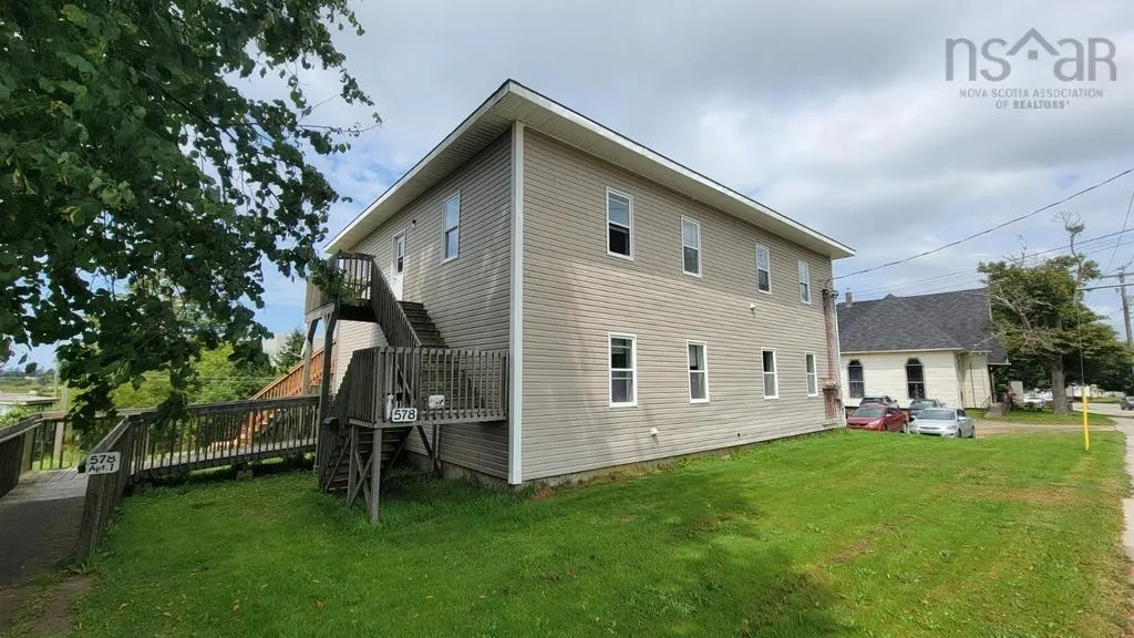 578-582 Main Street, Yarmouth, NS B5A 1J4, 9 Bedrooms Bedrooms, ,Residential Income,For Sale,Main,202519576