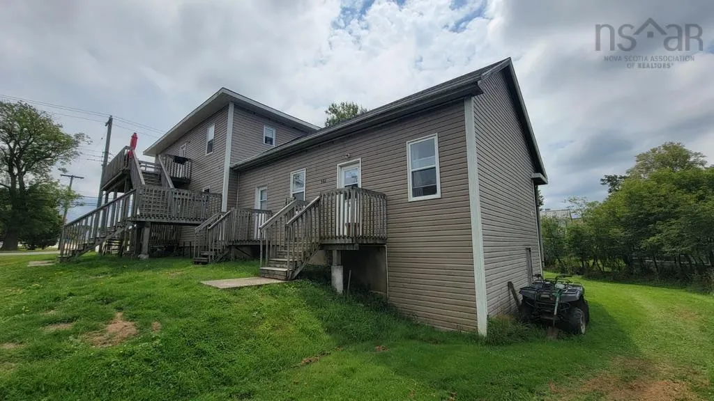 578-582 Main Street, Yarmouth, NS B5A 1J4, 9 Bedrooms Bedrooms, ,Residential Income,For Sale,Main,202519576