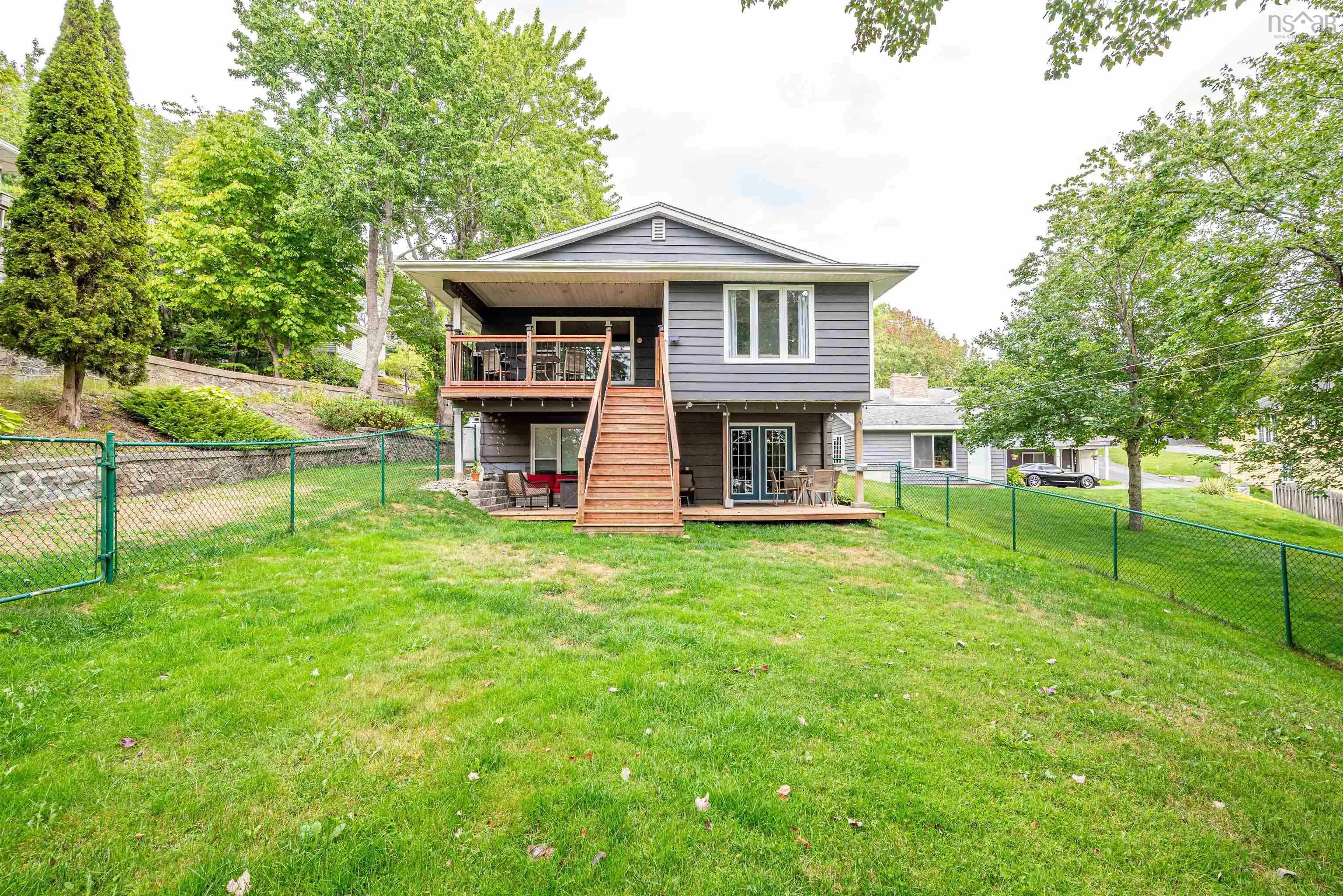 22 Lochburn Lane, Dartmouth, NS B2X 2T9, 4 Bedrooms Bedrooms, ,2 BathroomsBathrooms,Residential,For Sale,Lochburn,202523558