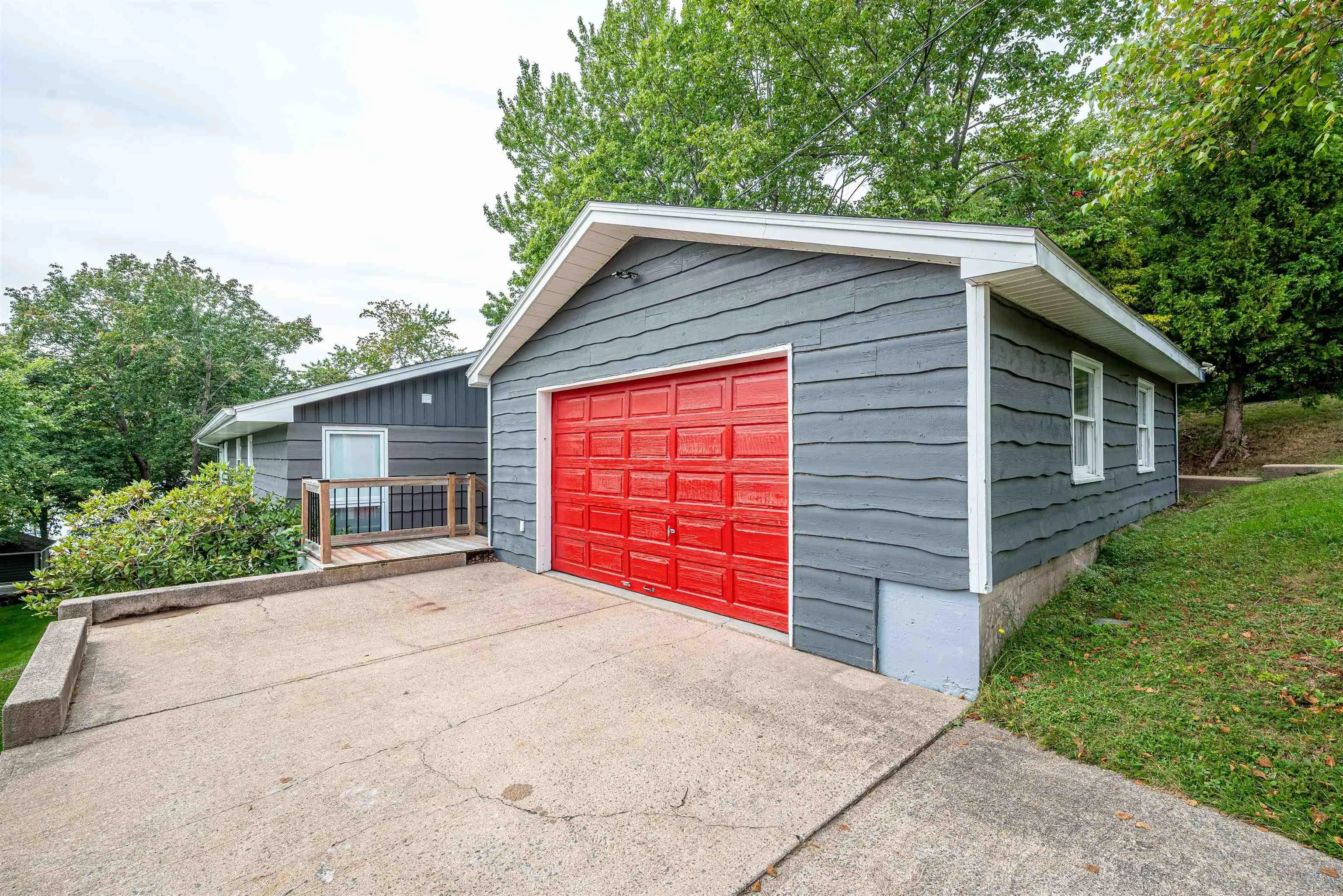 22 Lochburn Lane, Dartmouth, NS B2X 2T9, 4 Bedrooms Bedrooms, ,2 BathroomsBathrooms,Residential,For Sale,Lochburn,202523558