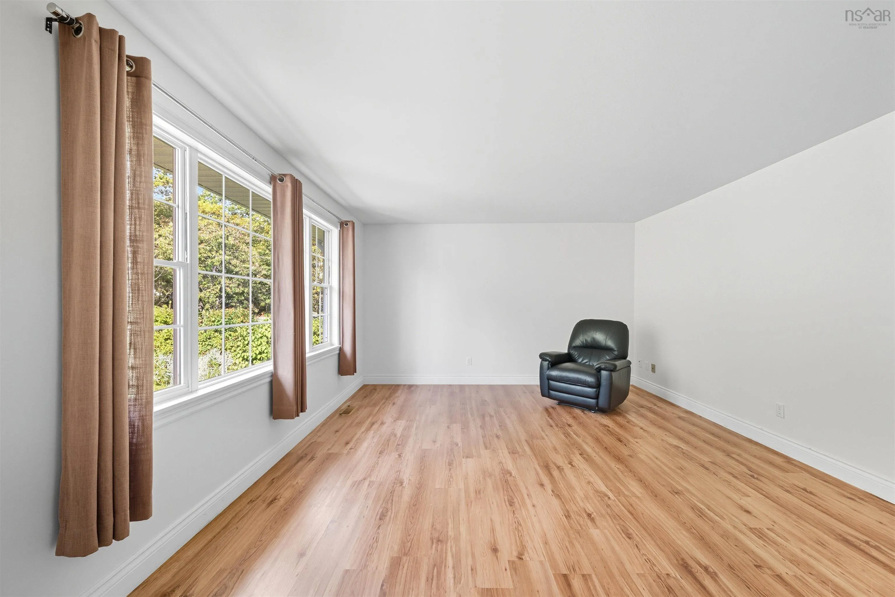 206 Lakeview Road, Lakeview, NS B4C 4C8, 3 Bedrooms Bedrooms, ,2 BathroomsBathrooms,Residential,For Sale,Lakeview,202524902