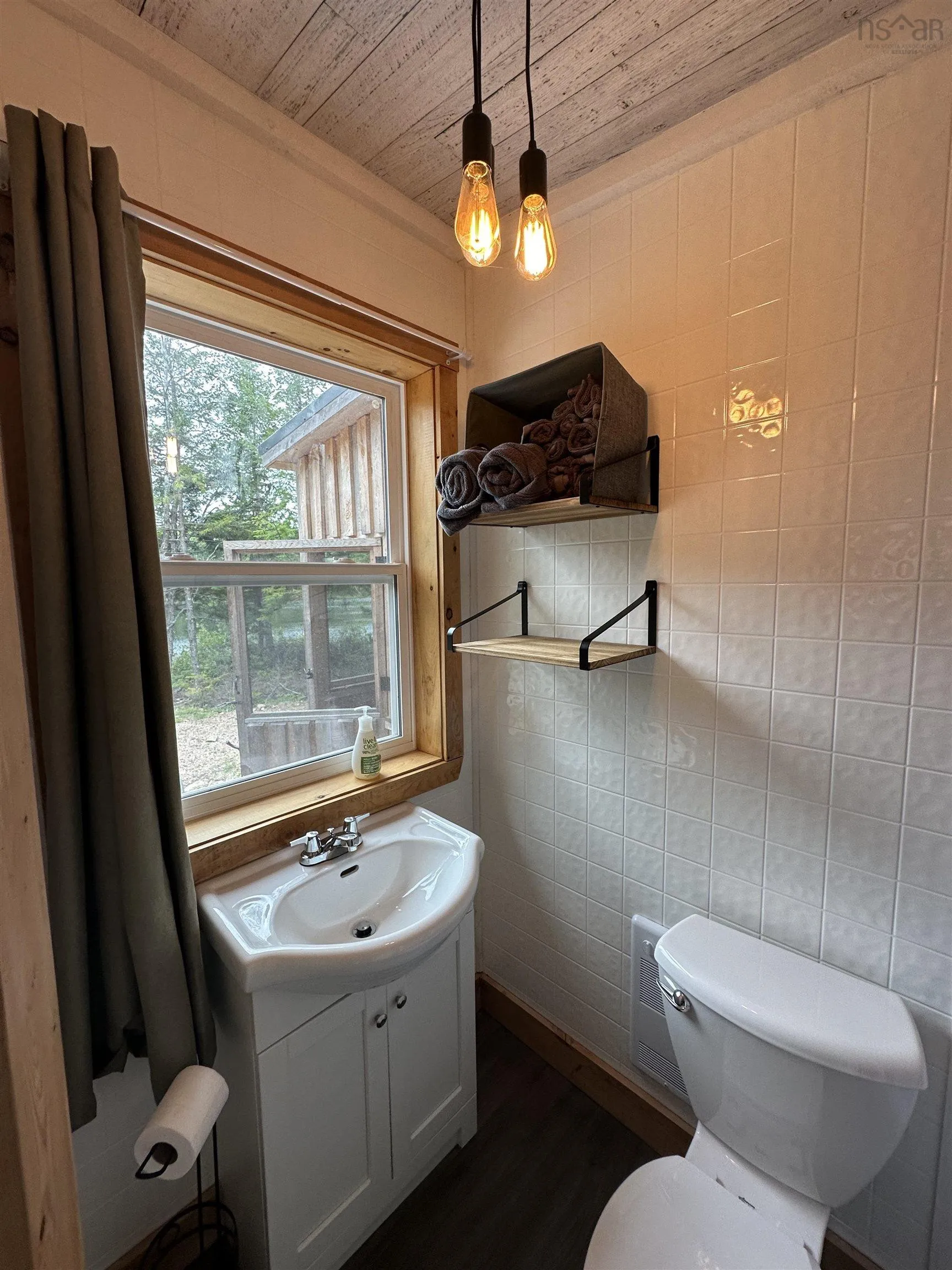 223 New Ross Road, Leminster, NS B0N 2T0, 1 Bedroom Bedrooms, ,1 BathroomBathrooms,Residential,For Sale,New Ross Road,202518855