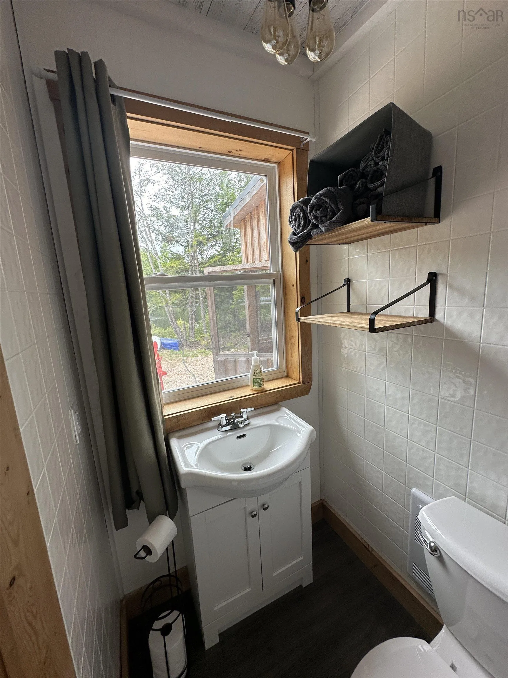 223 New Ross Road, Leminster, NS B0N 2T0, 1 Bedroom Bedrooms, ,1 BathroomBathrooms,Residential,For Sale,New Ross Road,202518855