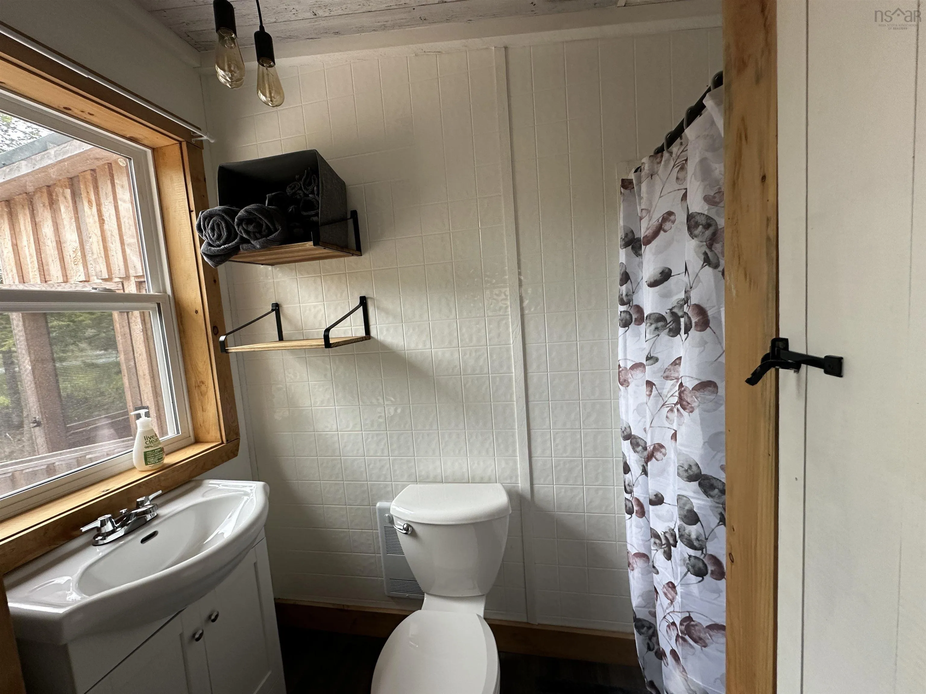 223 New Ross Road, Leminster, NS B0N 2T0, 1 Bedroom Bedrooms, ,1 BathroomBathrooms,Residential,For Sale,New Ross Road,202518855