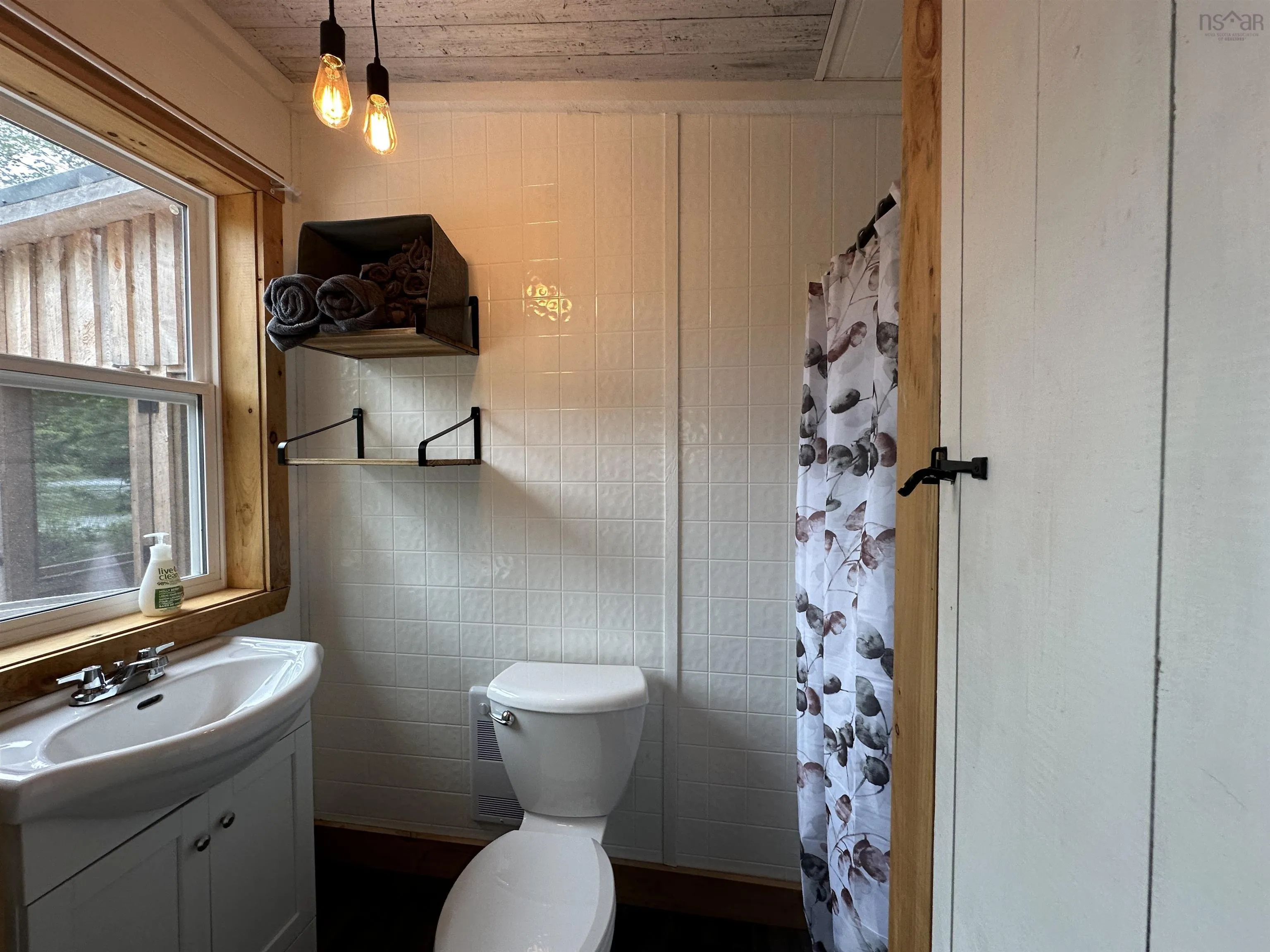223 New Ross Road, Leminster, NS B0N 2T0, 1 Bedroom Bedrooms, ,1 BathroomBathrooms,Residential,For Sale,New Ross Road,202518855