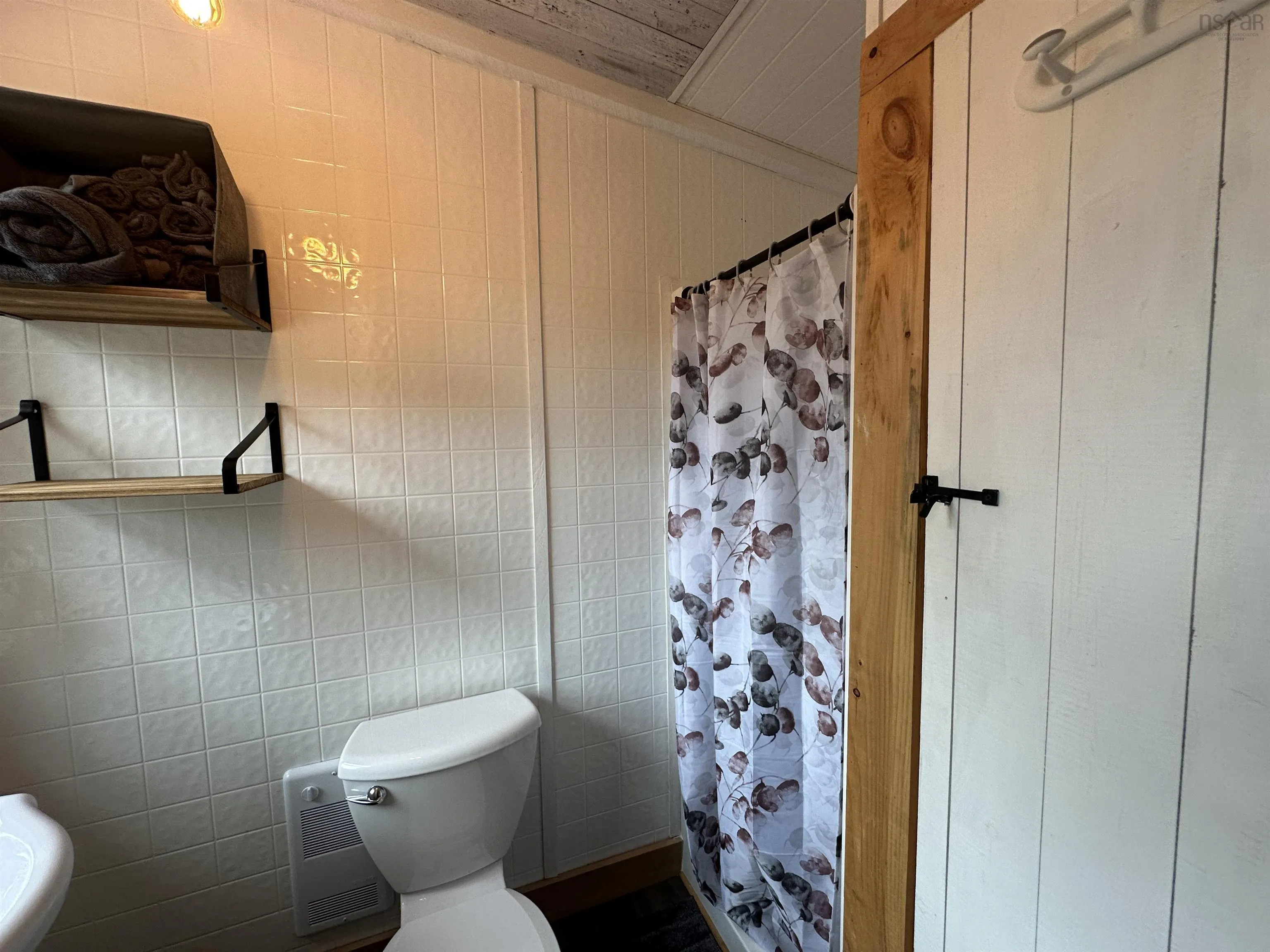 223 New Ross Road, Leminster, NS B0N 2T0, 1 Bedroom Bedrooms, ,1 BathroomBathrooms,Residential,For Sale,New Ross Road,202518855