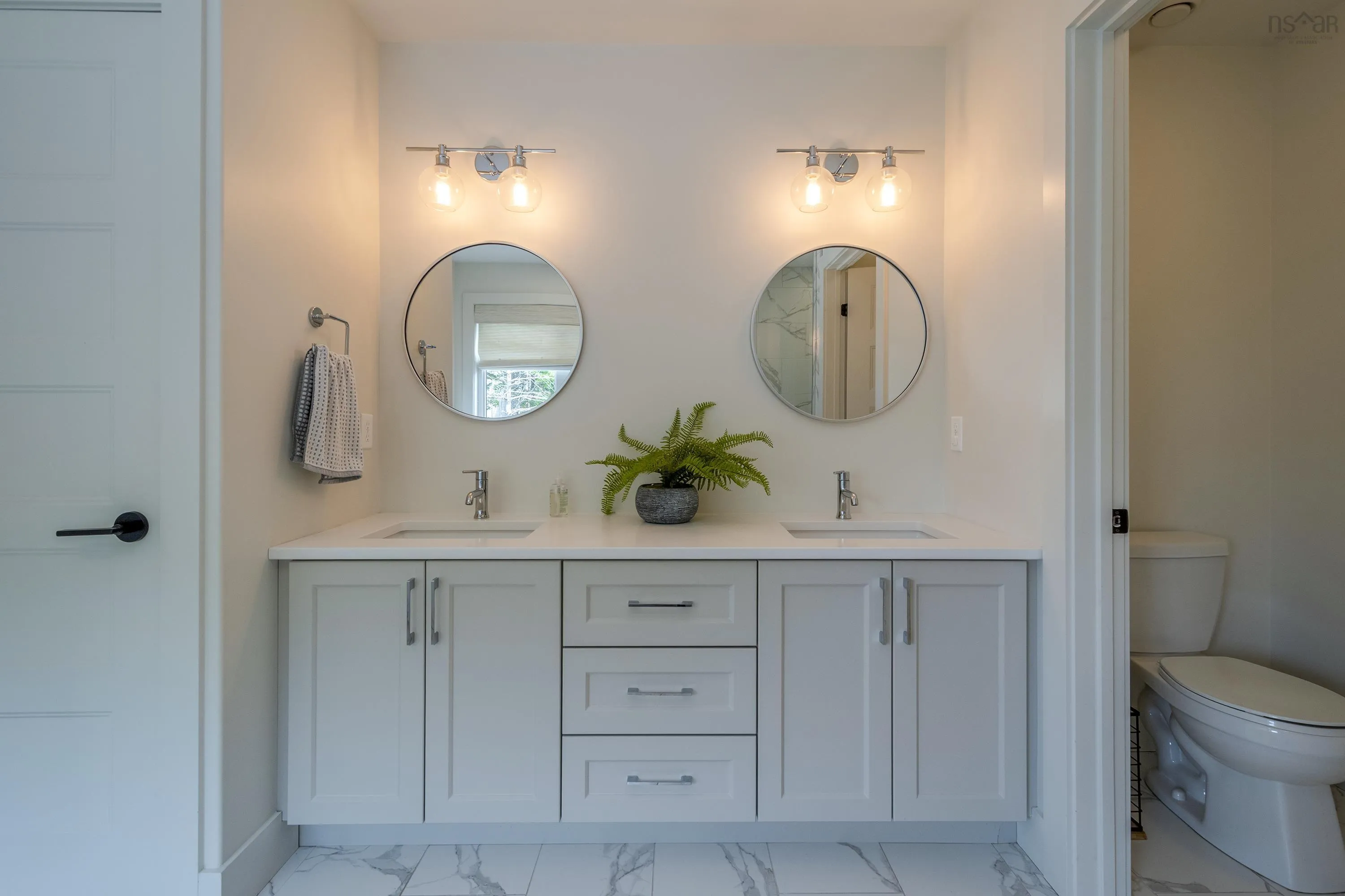 77 Bristolton Avenue, Bedford, NS B4B 0Z4, 4 Bedrooms Bedrooms, ,4 BathroomsBathrooms,Residential,For Sale,Bristolton,202520594