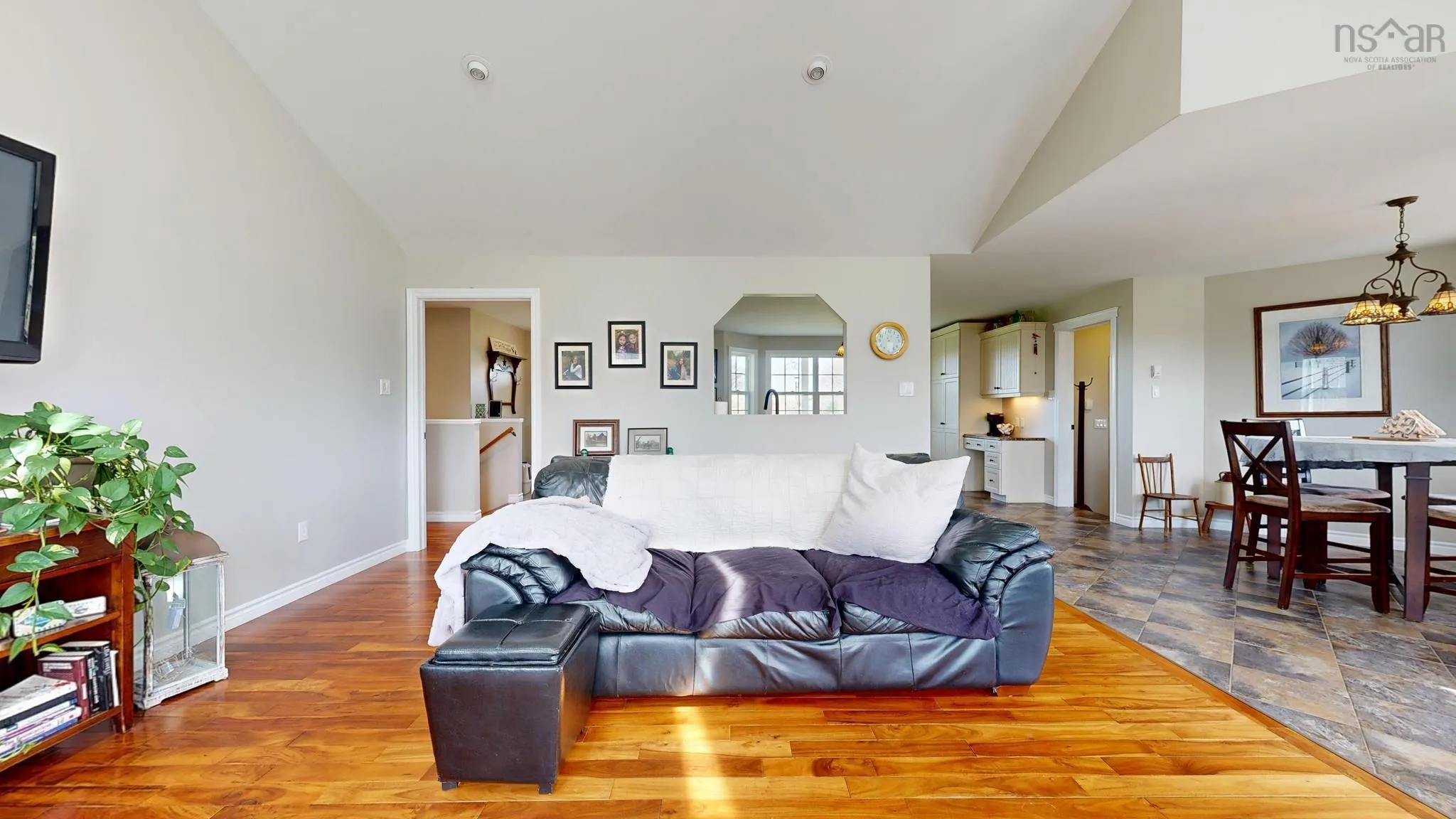 4768 Highway 1, South Berwick Ns B0p 1e0, 5 Bedrooms Bedrooms, ,4 BathroomsBathrooms,Residential,For Sale,Highway 1,202509972