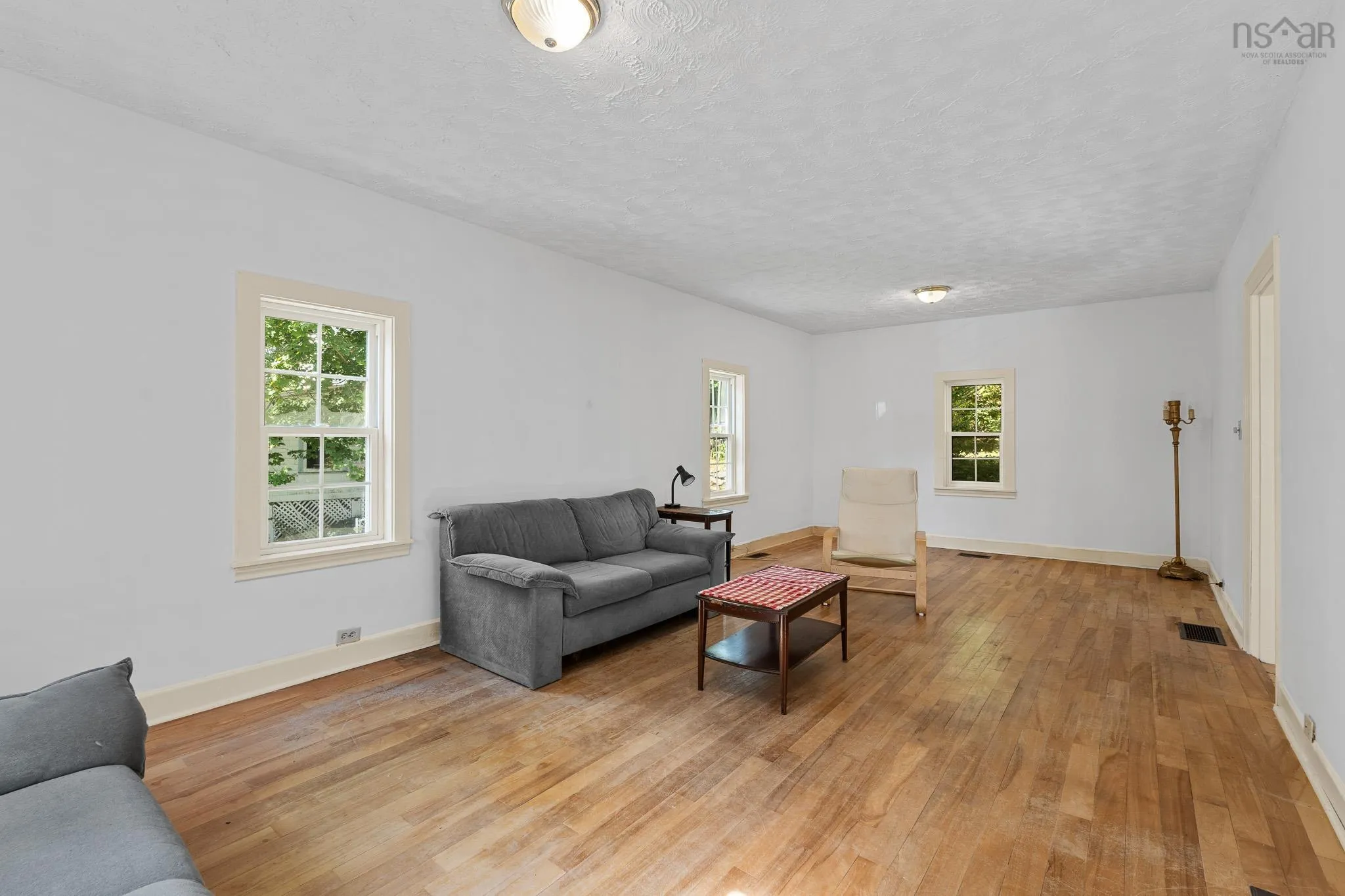 8 Emmerson Street, Bedford, NS B4A 1V7, 4 Bedrooms Bedrooms, ,2 BathroomsBathrooms,Residential,For Sale,Emmerson,202522499