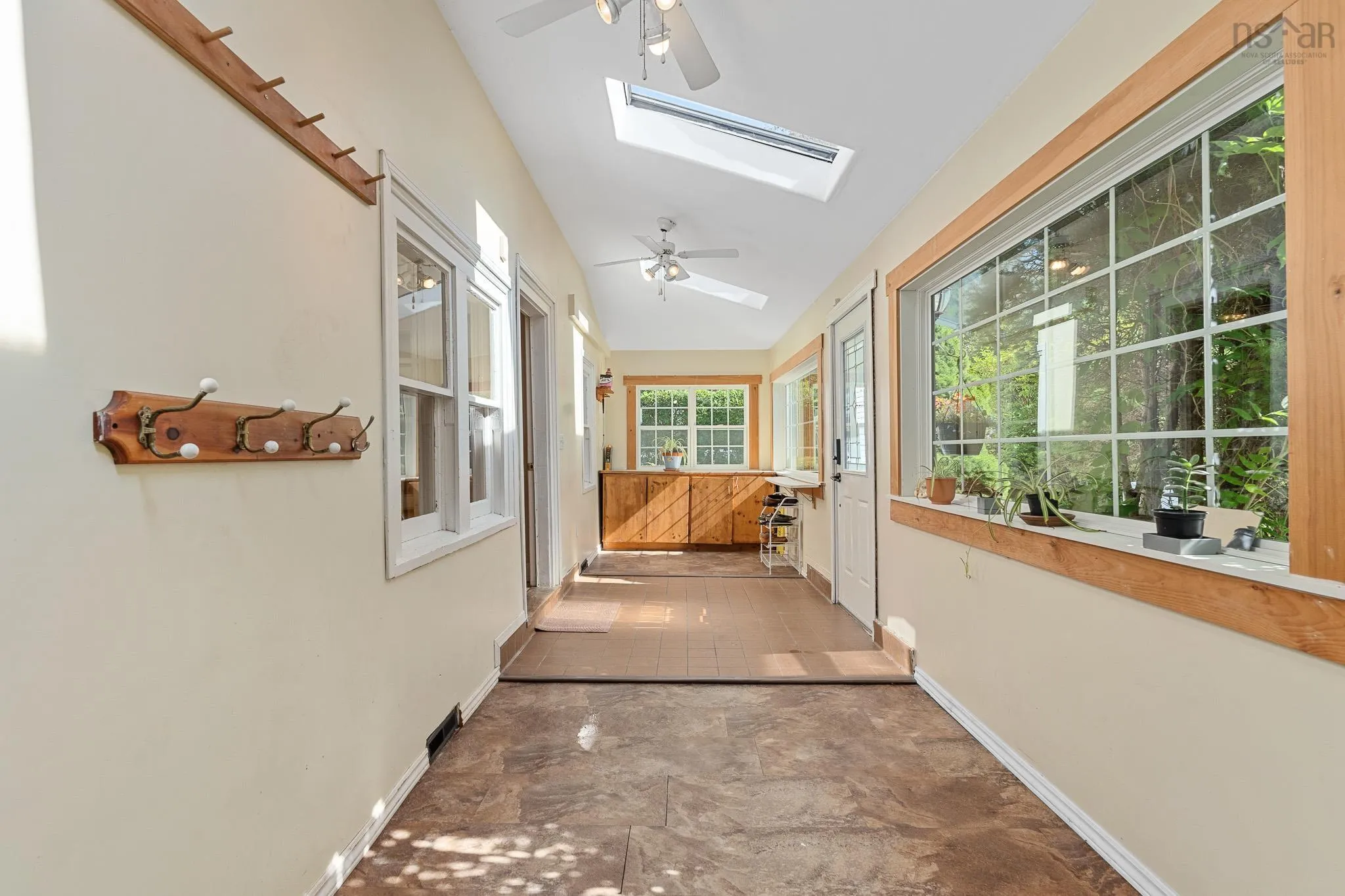 8 Emmerson Street, Bedford, NS B4A 1V7, 4 Bedrooms Bedrooms, ,2 BathroomsBathrooms,Residential,For Sale,Emmerson,202522499