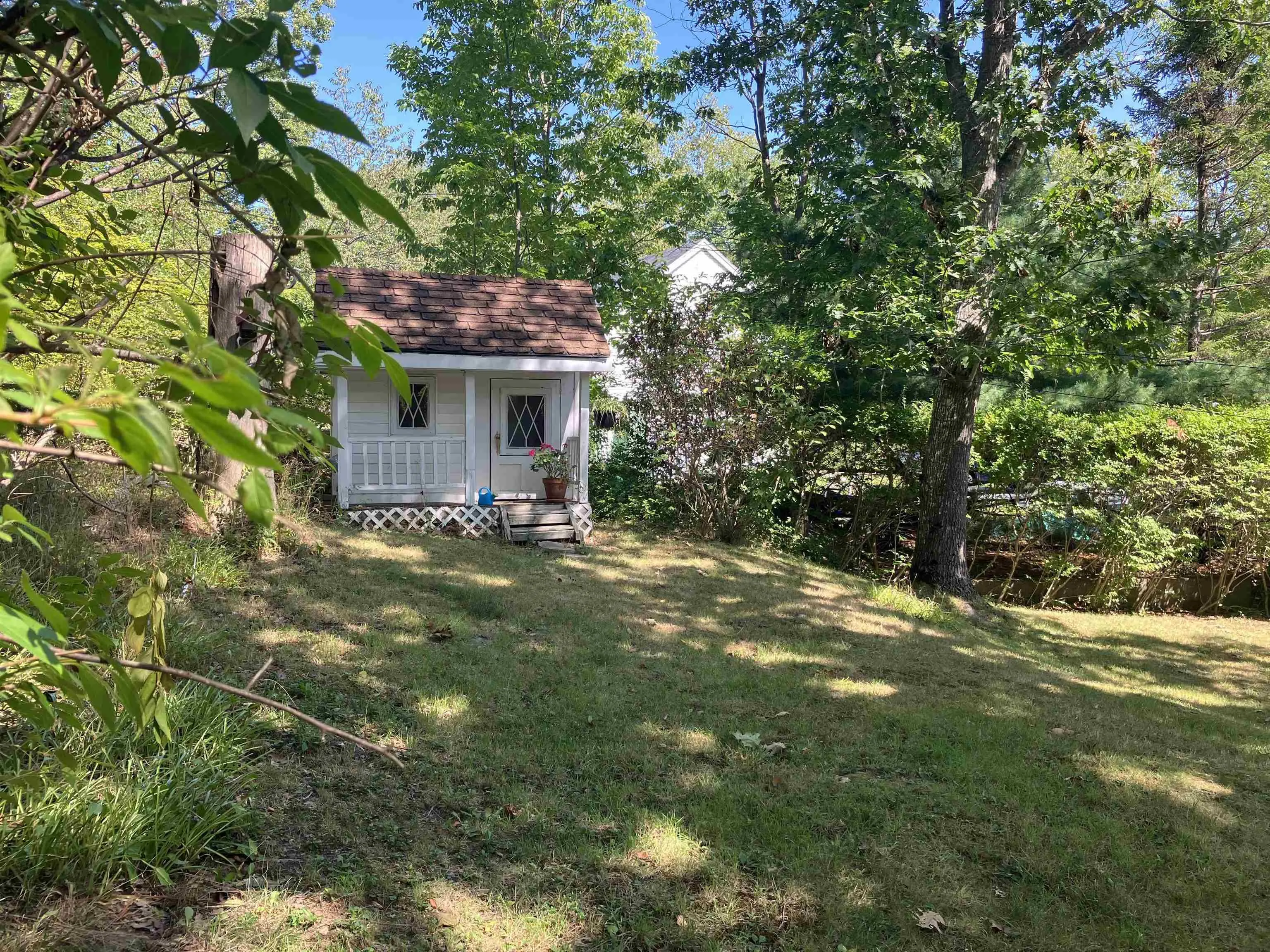 8 Emmerson Street, Bedford, NS B4A 1V7, 4 Bedrooms Bedrooms, ,2 BathroomsBathrooms,Residential,For Sale,Emmerson,202522499