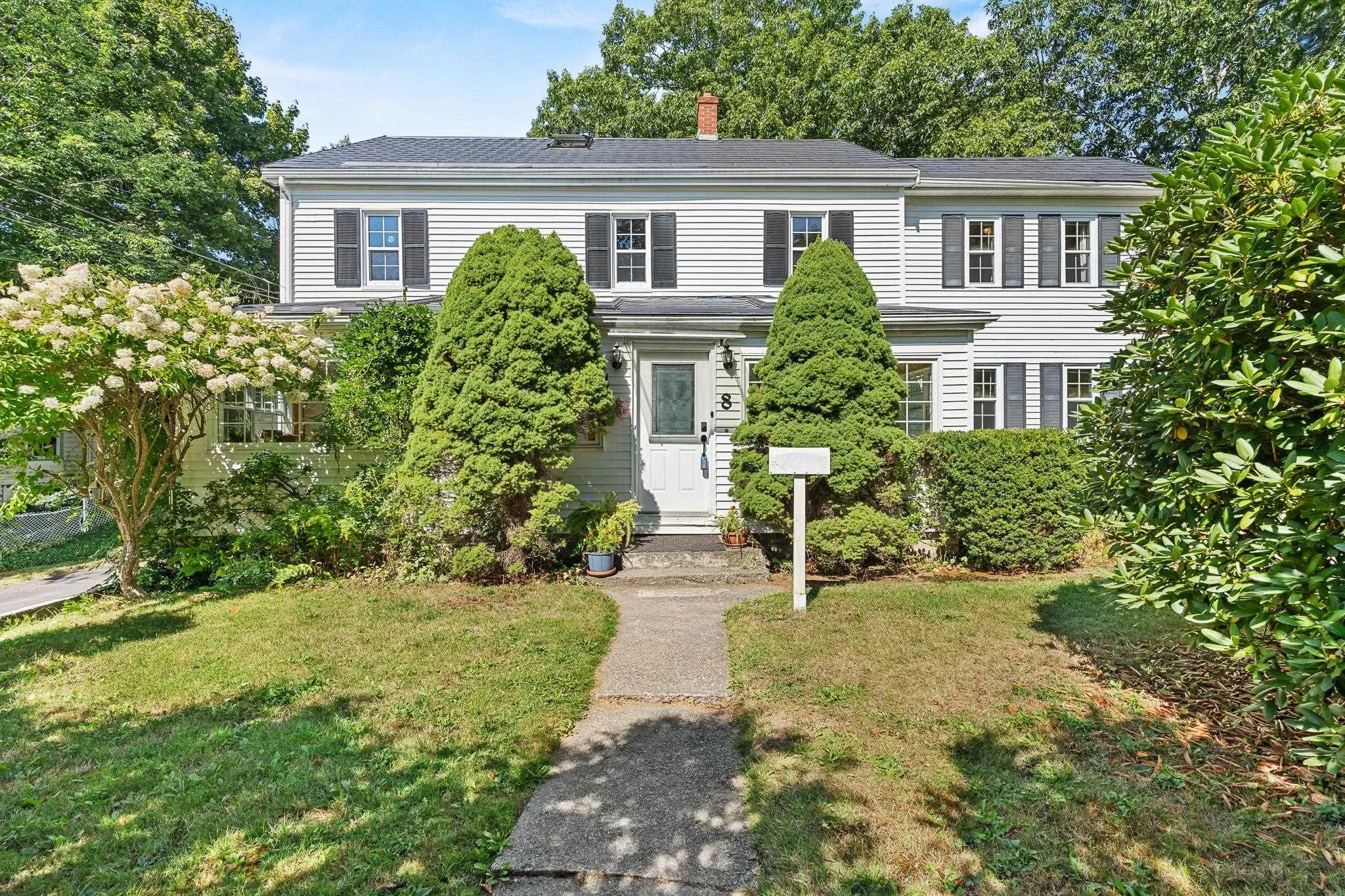 8 Emmerson Street, Bedford, NS B4A 1V7, 4 Bedrooms Bedrooms, ,2 BathroomsBathrooms,Residential,For Sale,Emmerson,202522499