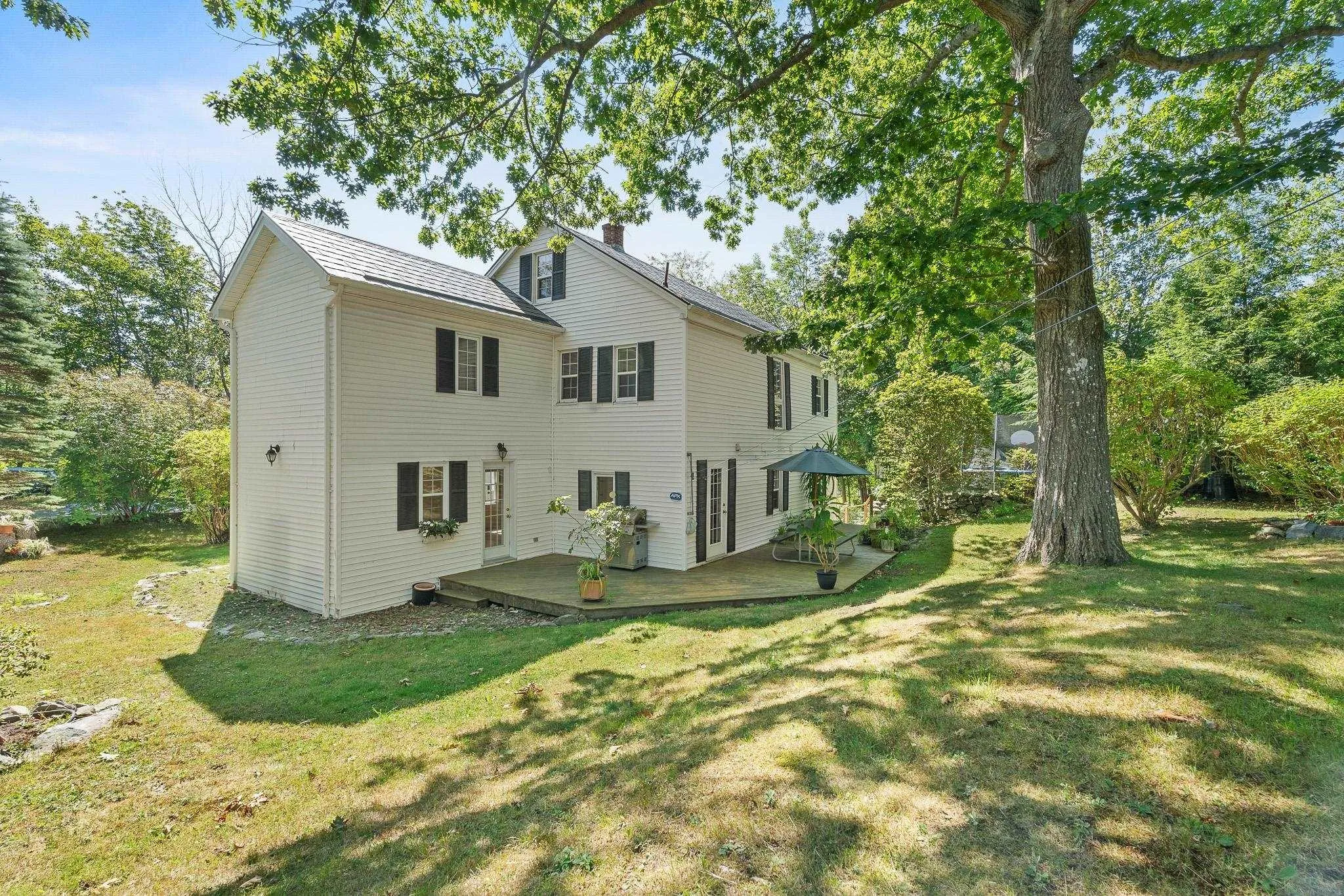 8 Emmerson Street, Bedford, NS B4A 1V7, 4 Bedrooms Bedrooms, ,2 BathroomsBathrooms,Residential,For Sale,Emmerson,202522499