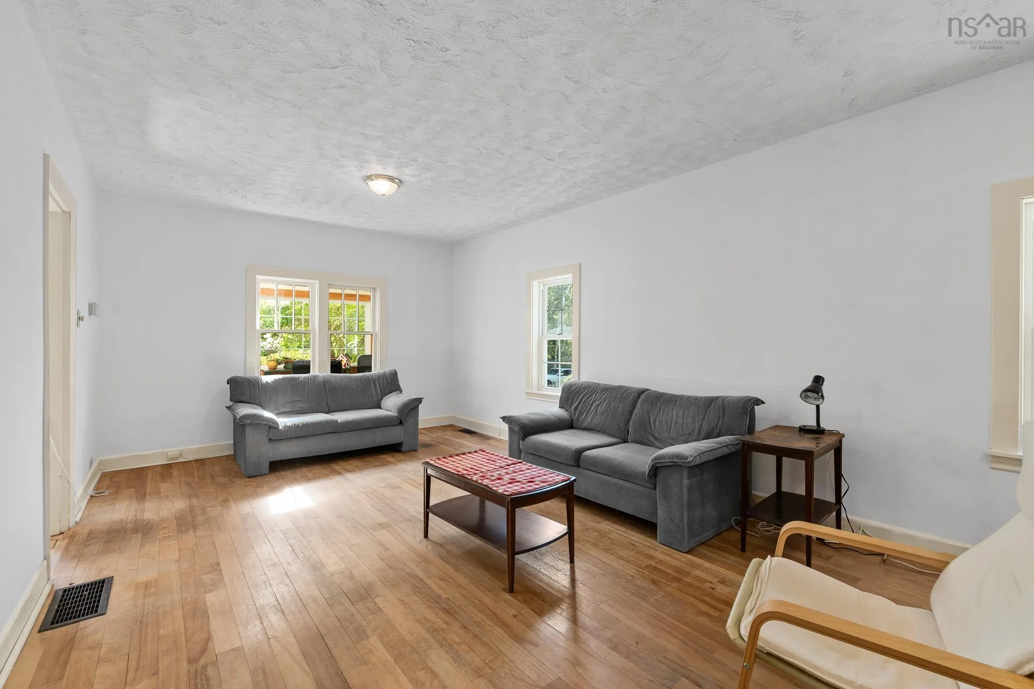 8 Emmerson Street, Bedford, NS B4A 1V7, 4 Bedrooms Bedrooms, ,2 BathroomsBathrooms,Residential,For Sale,Emmerson,202522499