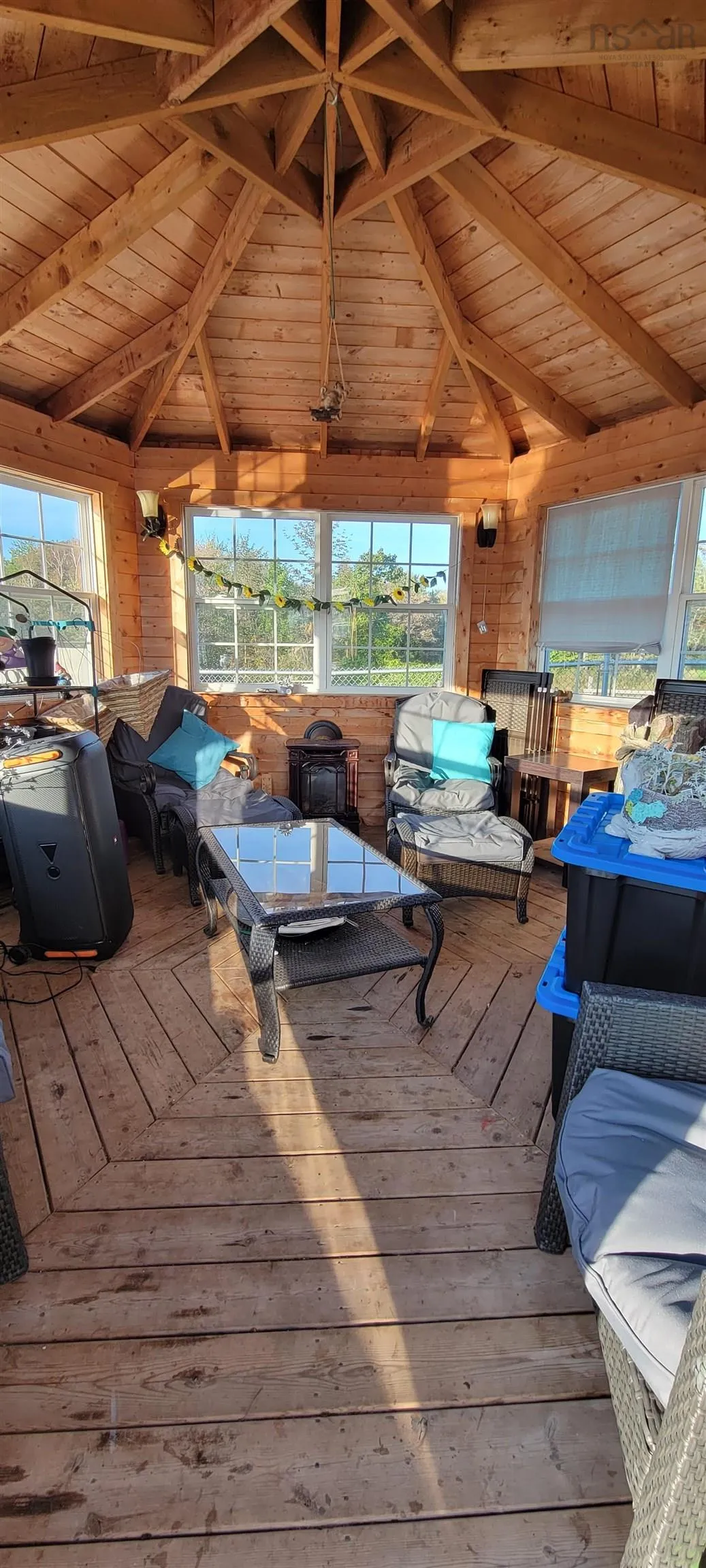 568 Seaview Drive, Upper North Sydney, NS B2A 3N8, 6 Bedrooms Bedrooms, ,4 BathroomsBathrooms,Residential,For Sale,Seaview,202521239
