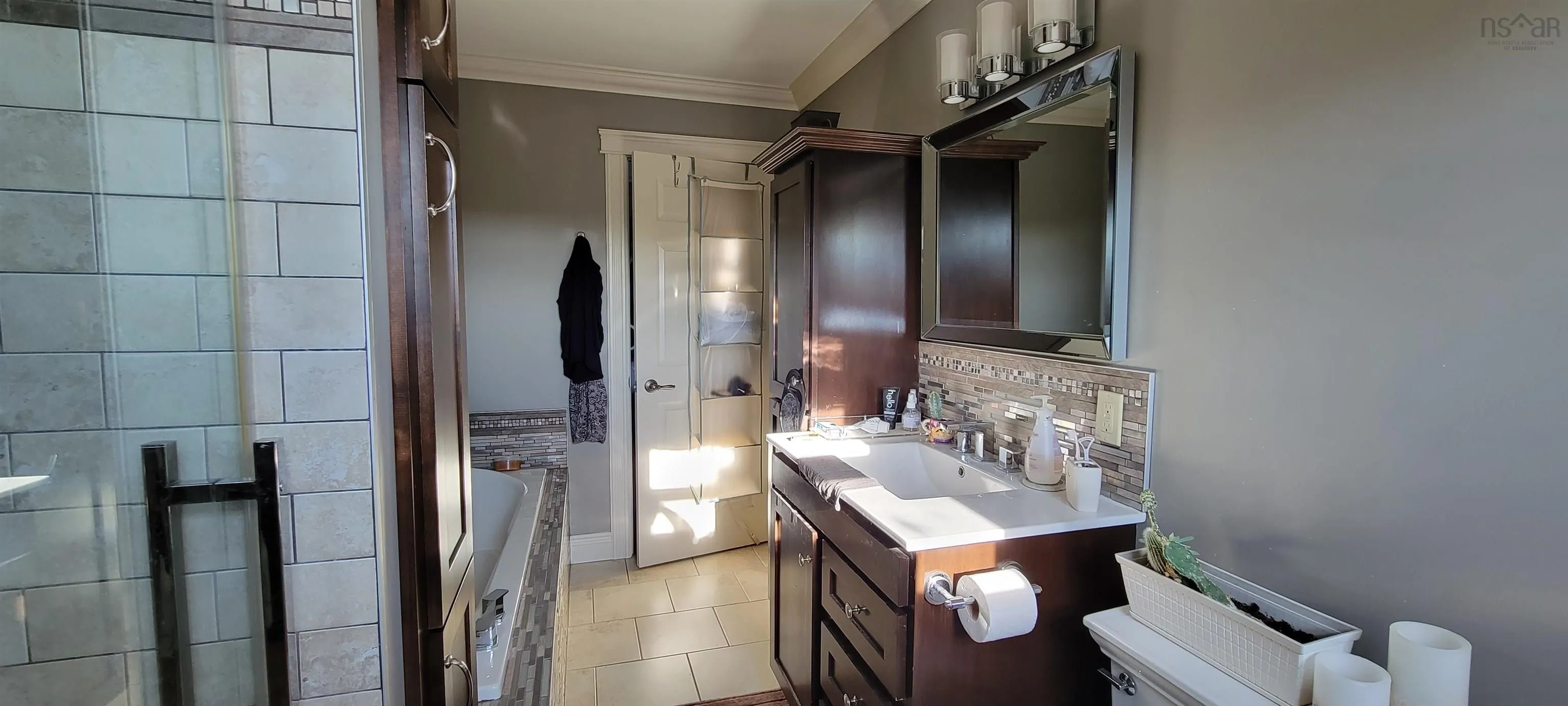568 Seaview Drive, Upper North Sydney, NS B2A 3N8, 6 Bedrooms Bedrooms, ,4 BathroomsBathrooms,Residential,For Sale,Seaview,202521239