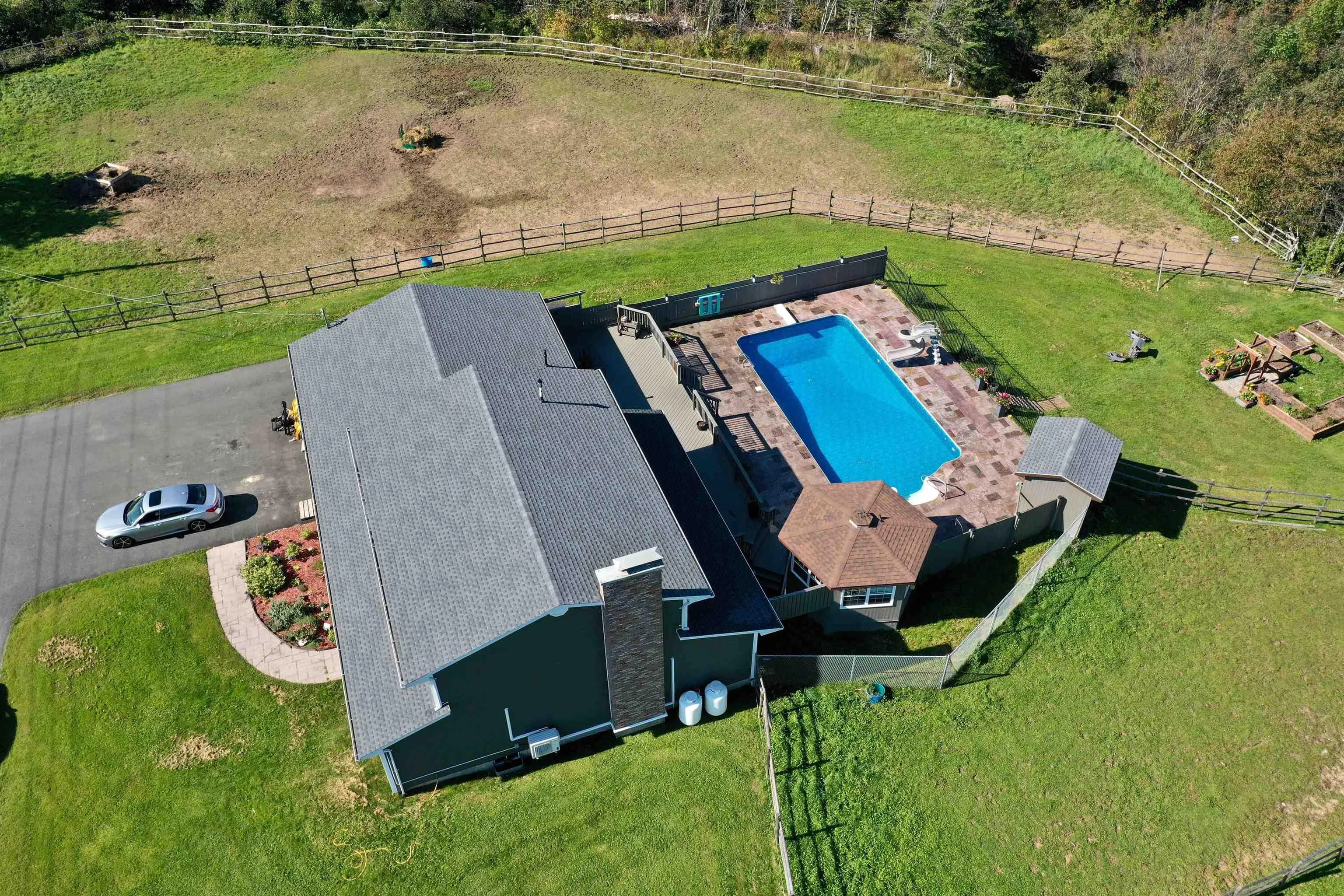 568 Seaview Drive, Upper North Sydney, NS B2A 3N8, 6 Bedrooms Bedrooms, ,4 BathroomsBathrooms,Residential,For Sale,Seaview,202521239