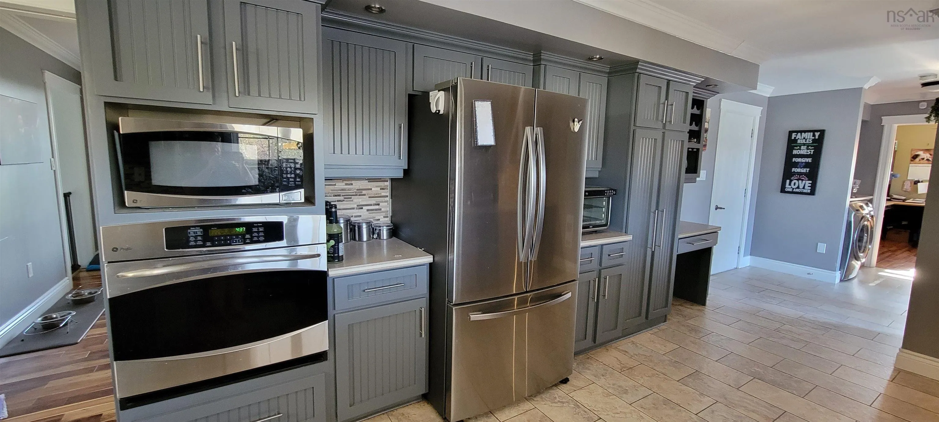 568 Seaview Drive, Upper North Sydney, NS B2A 3N8, 6 Bedrooms Bedrooms, ,4 BathroomsBathrooms,Residential,For Sale,Seaview,202521239