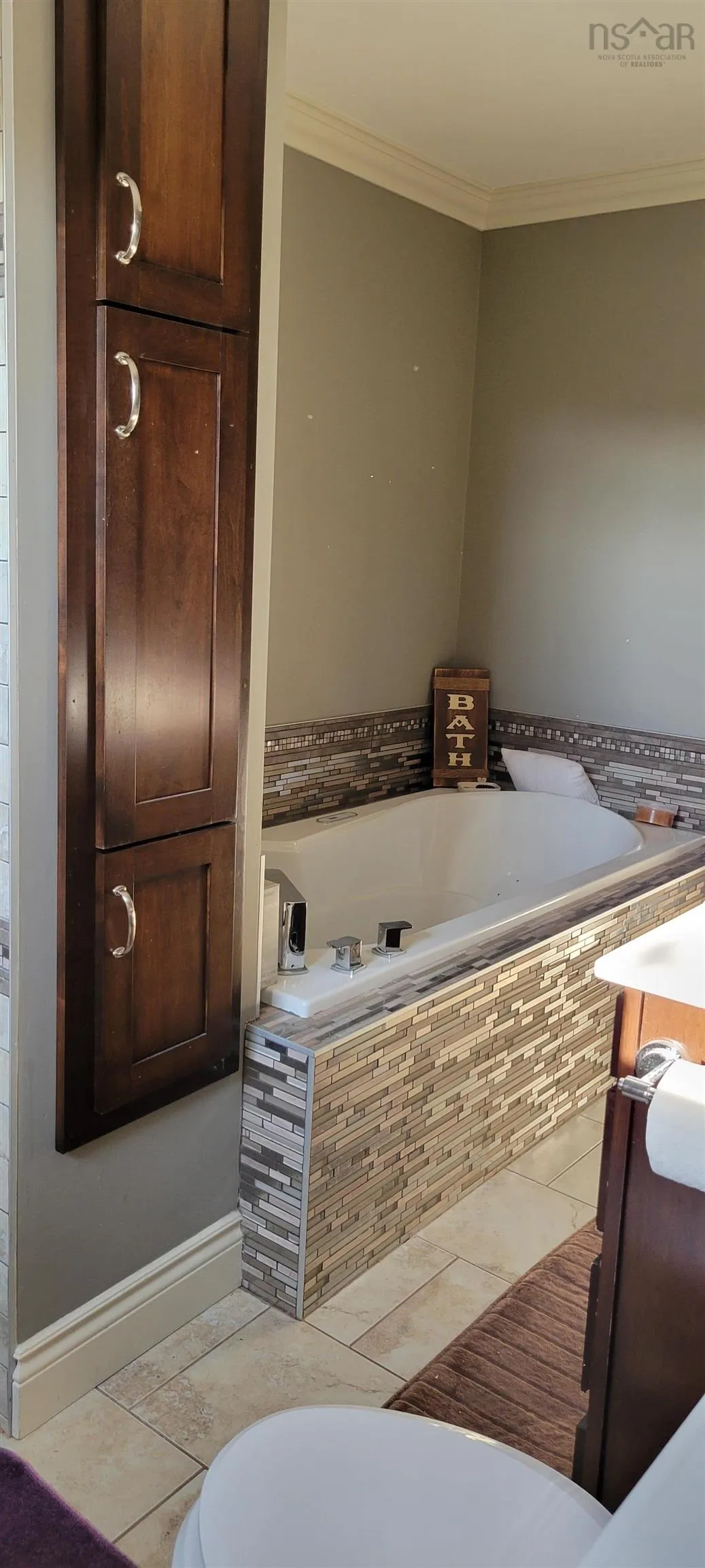 568 Seaview Drive, Upper North Sydney, NS B2A 3N8, 6 Bedrooms Bedrooms, ,4 BathroomsBathrooms,Residential,For Sale,Seaview,202521239