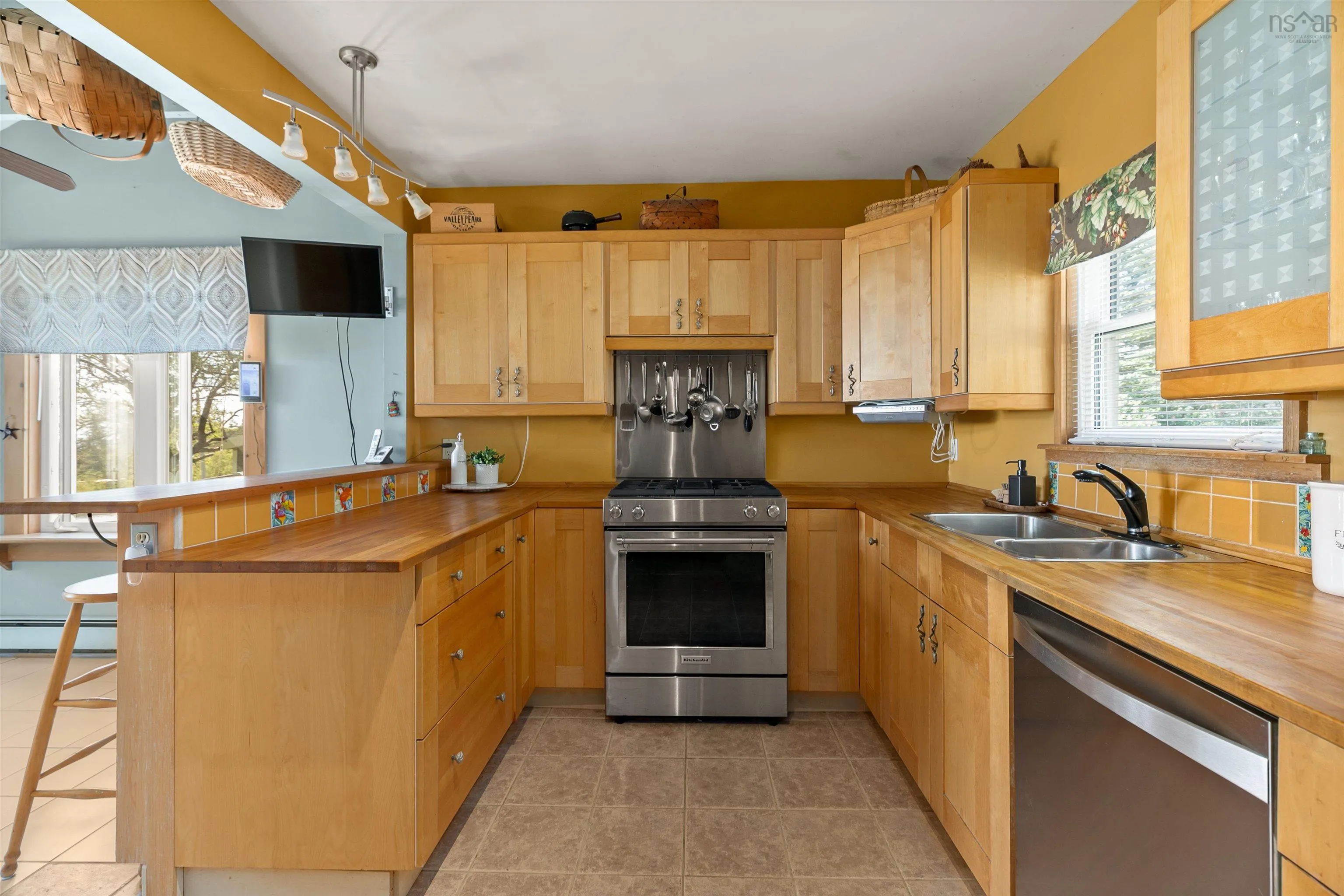 664 Ketch Harbour Road, Portuguese Cove, NS B3V 1K2, 2 Bedrooms Bedrooms, ,2 BathroomsBathrooms,Residential,For Sale,Ketch Harbour,202516038