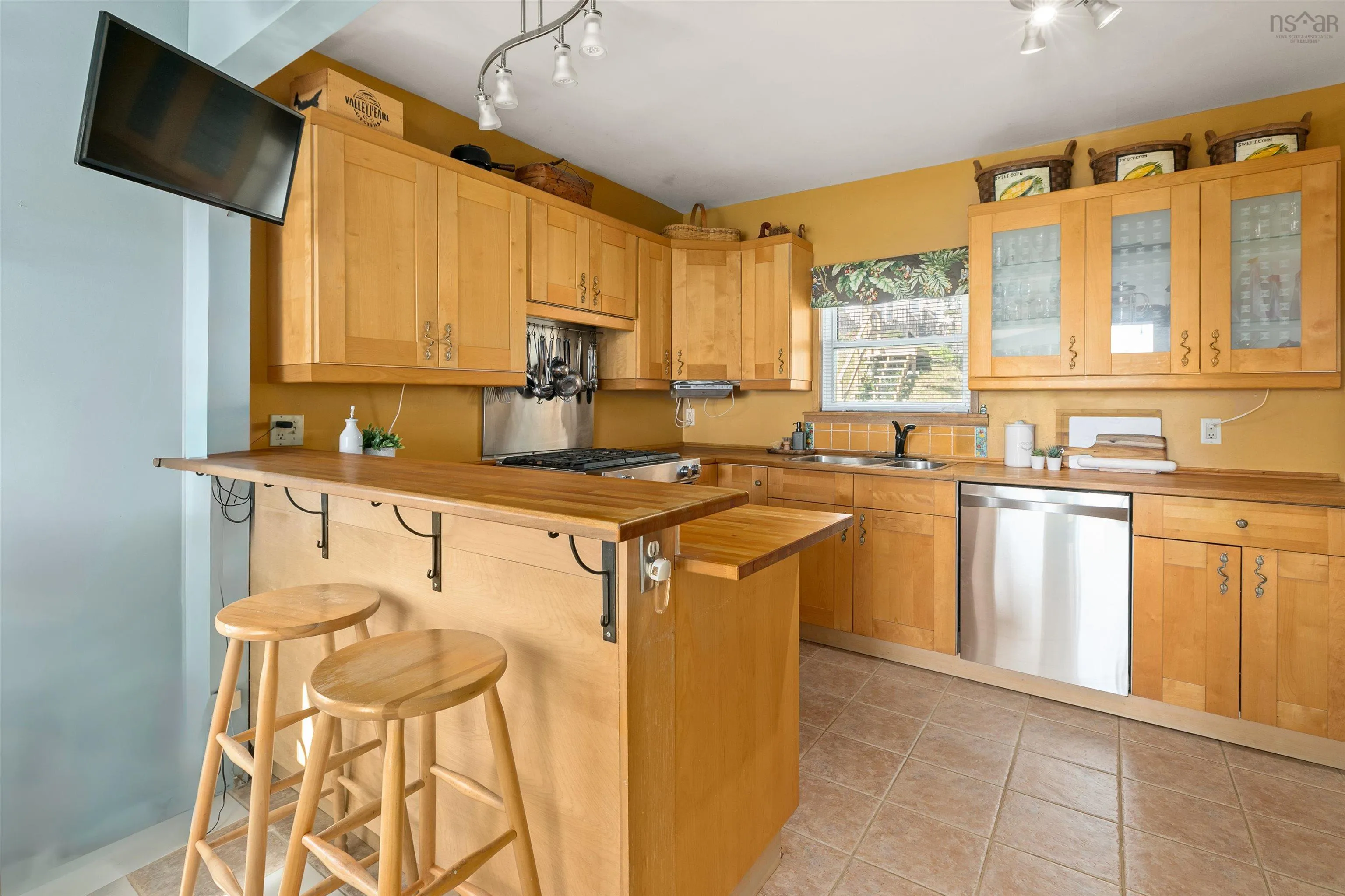664 Ketch Harbour Road, Portuguese Cove, NS B3V 1K2, 2 Bedrooms Bedrooms, ,2 BathroomsBathrooms,Residential,For Sale,Ketch Harbour,202516038